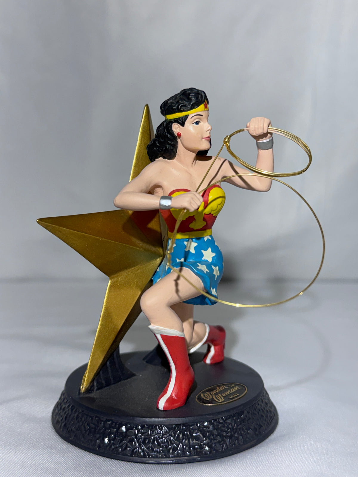 1996 Hallmark DC Super Heroes Collection Golden Age Wonder Woman “Champion of Freedom” Figurine with Box