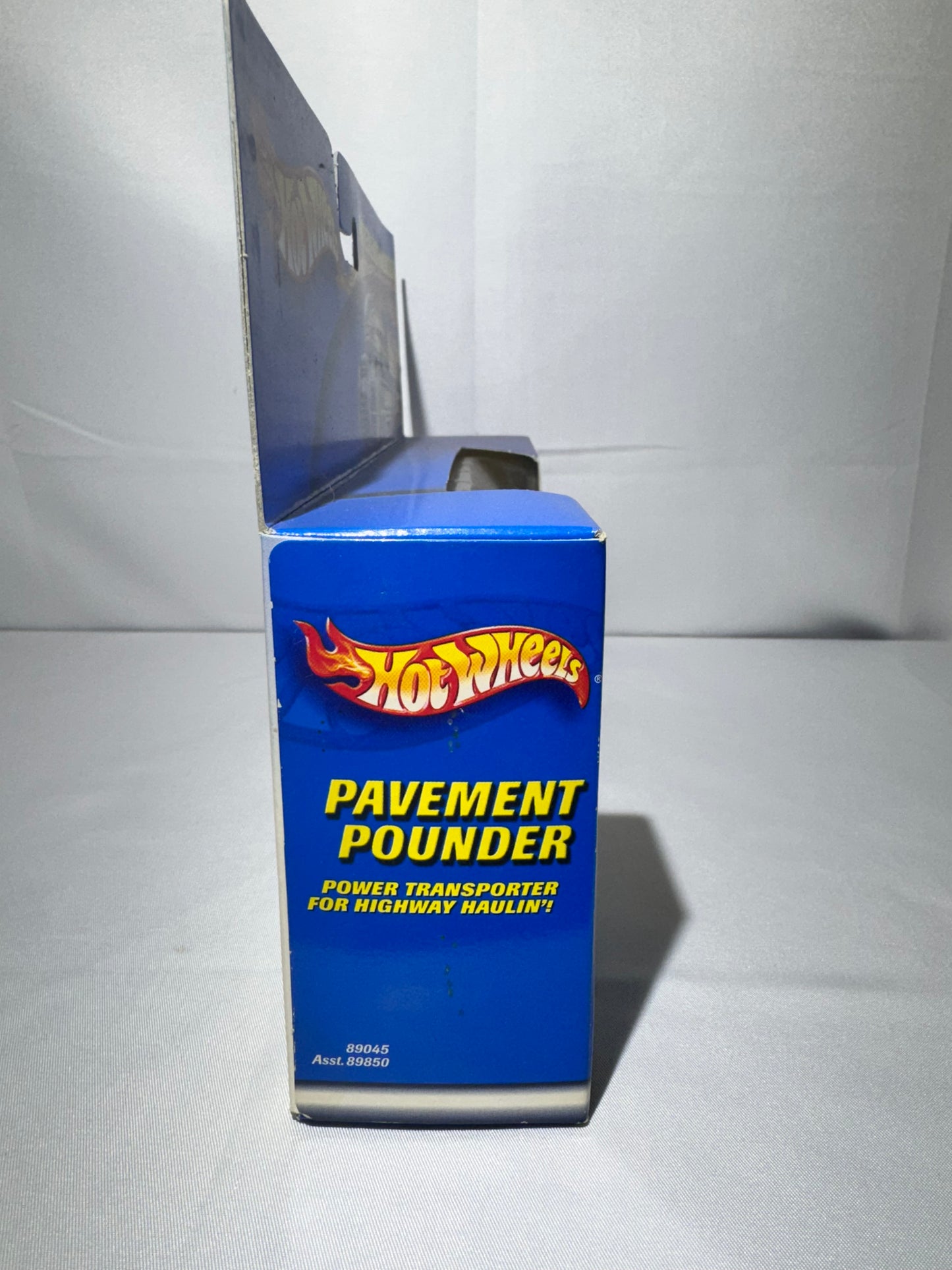 Hot Wheels Pavement Pounder – World’s Fastest Chicken Delivery (2001 Mattel)
