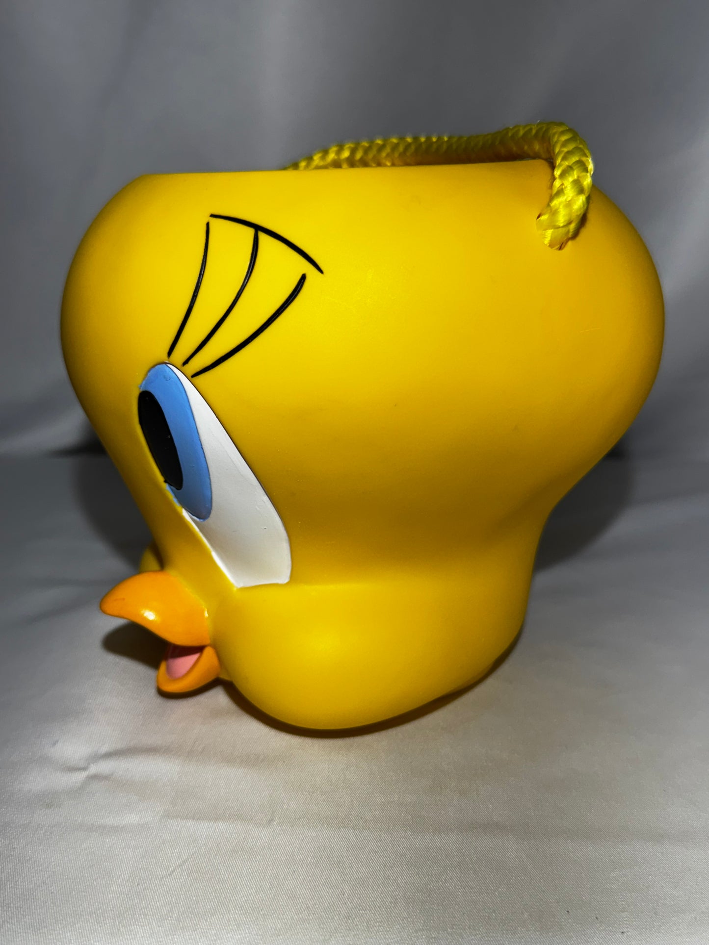 Vintage 1997 Warner Bros. Applause Tweety Bird Bucket / Container