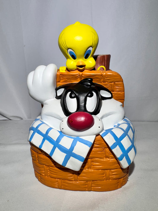 Vintage 1999 Warner Bros Looney Tunes Tweety & Sylvester Picnic Basket Piggy Bank