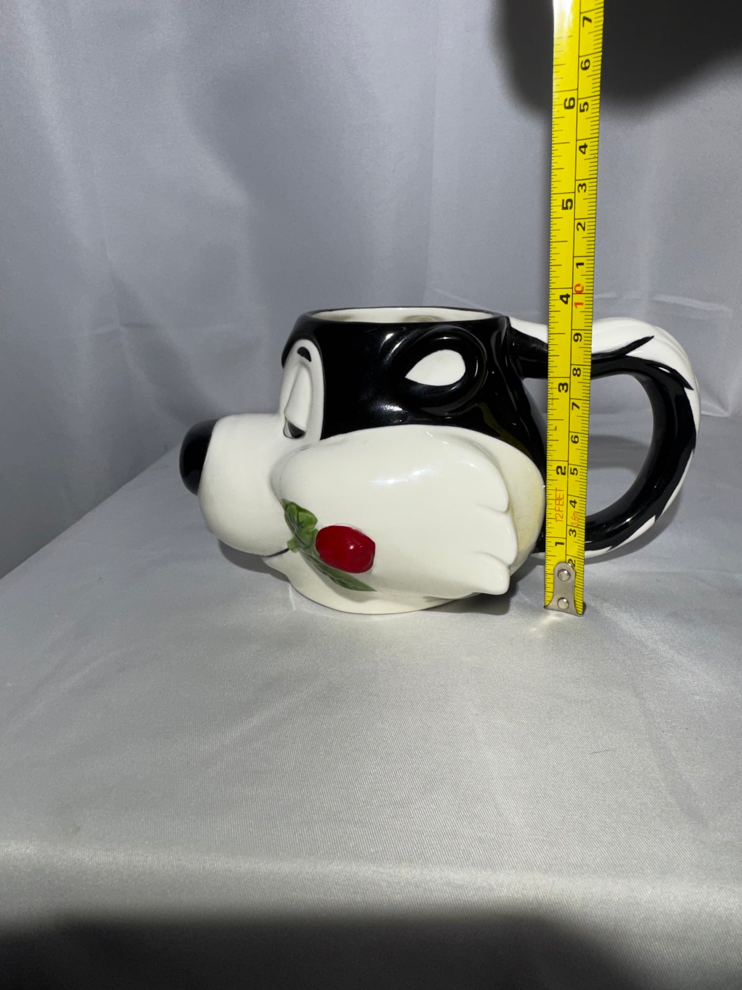 Vintage 1993 Applause Warner Bros. Looney Tunes Pepe Le Pew 3D ceramic coffee mug