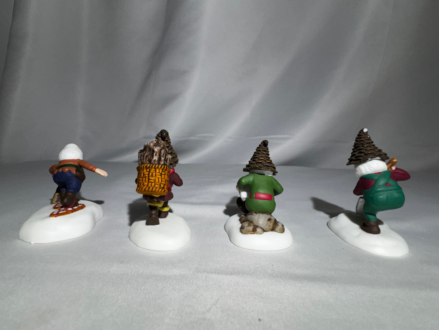 Department 56 North Pole Woods Elves #56.56922 Retired Village Accessory Set READ