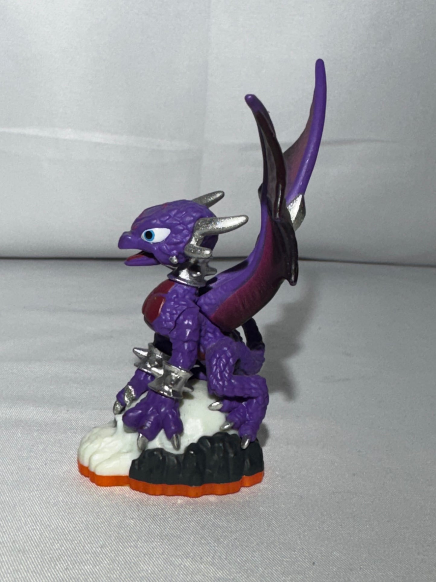 Skylanders Giants Cynder Series 2 Undead Dragon Figure Activision