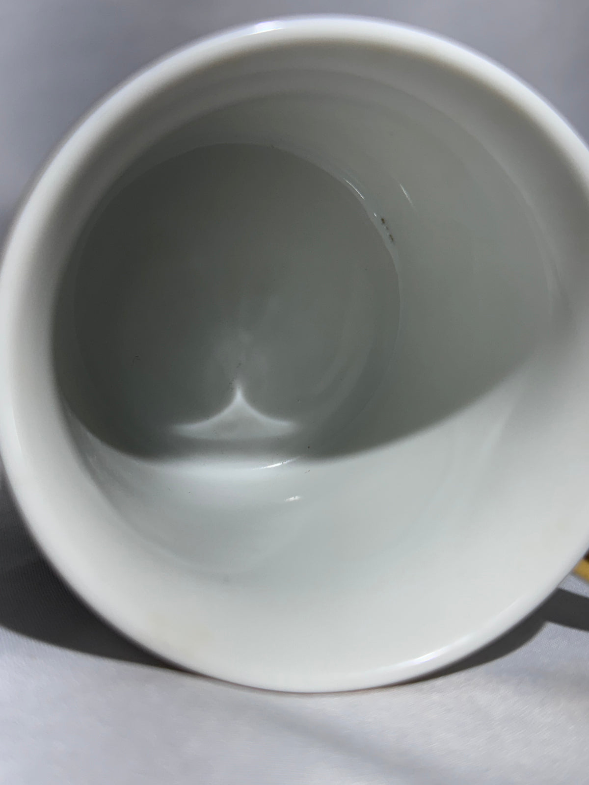 Vintage Kashima Christmas Holly Porcelain Coffee Mugs – Set of 2 – Gold Trim – Made in Japan