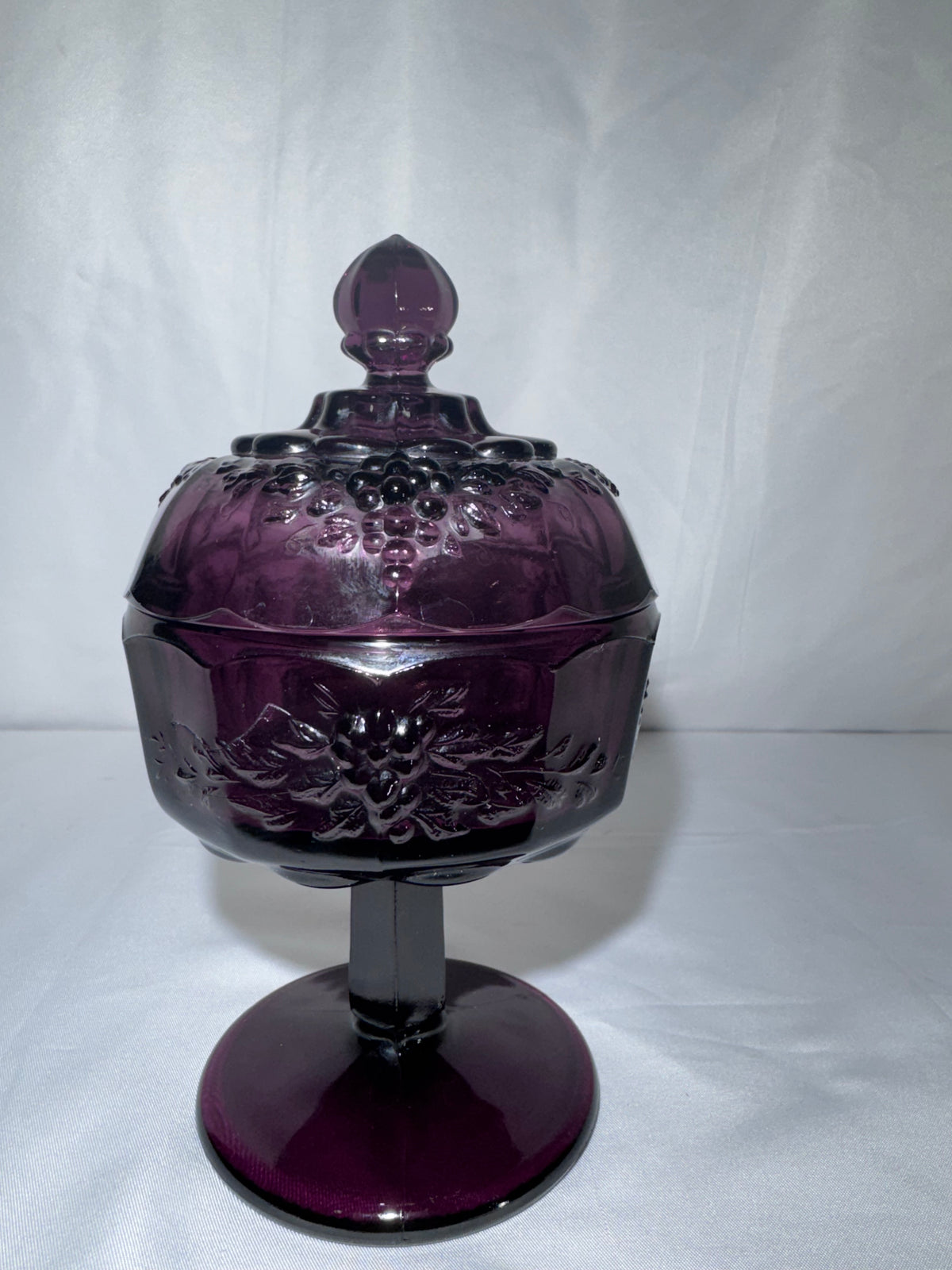 Vintage L.G. Wright Paneled Grape Amethyst Glass Covered Candy Dish / Pedestal Compote 1930’s-1960’s