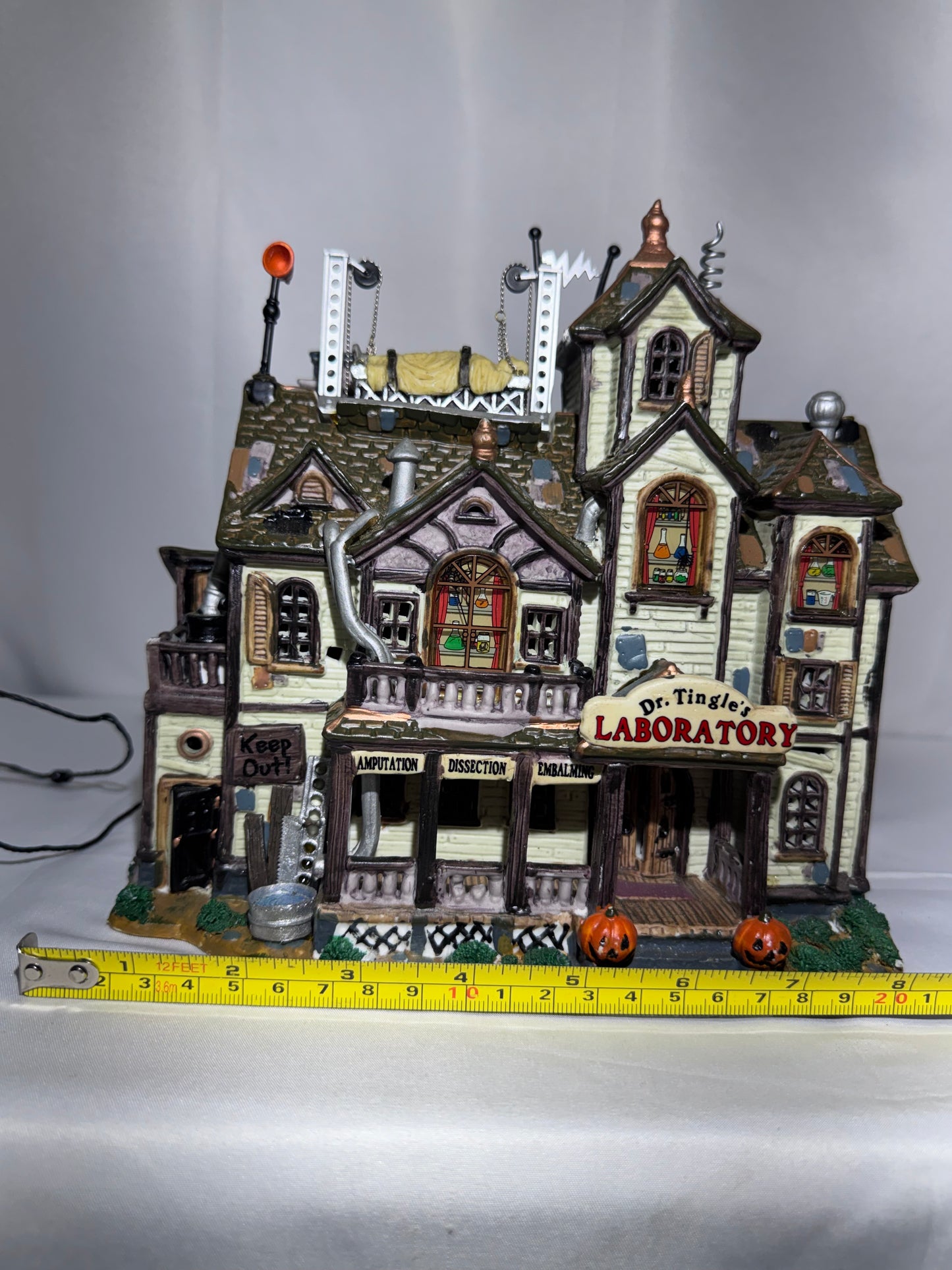 Lemax Spooky Town Dr. Tingle’s Laboratory #05487 – Retired 2000–2008 – Parts/Repair