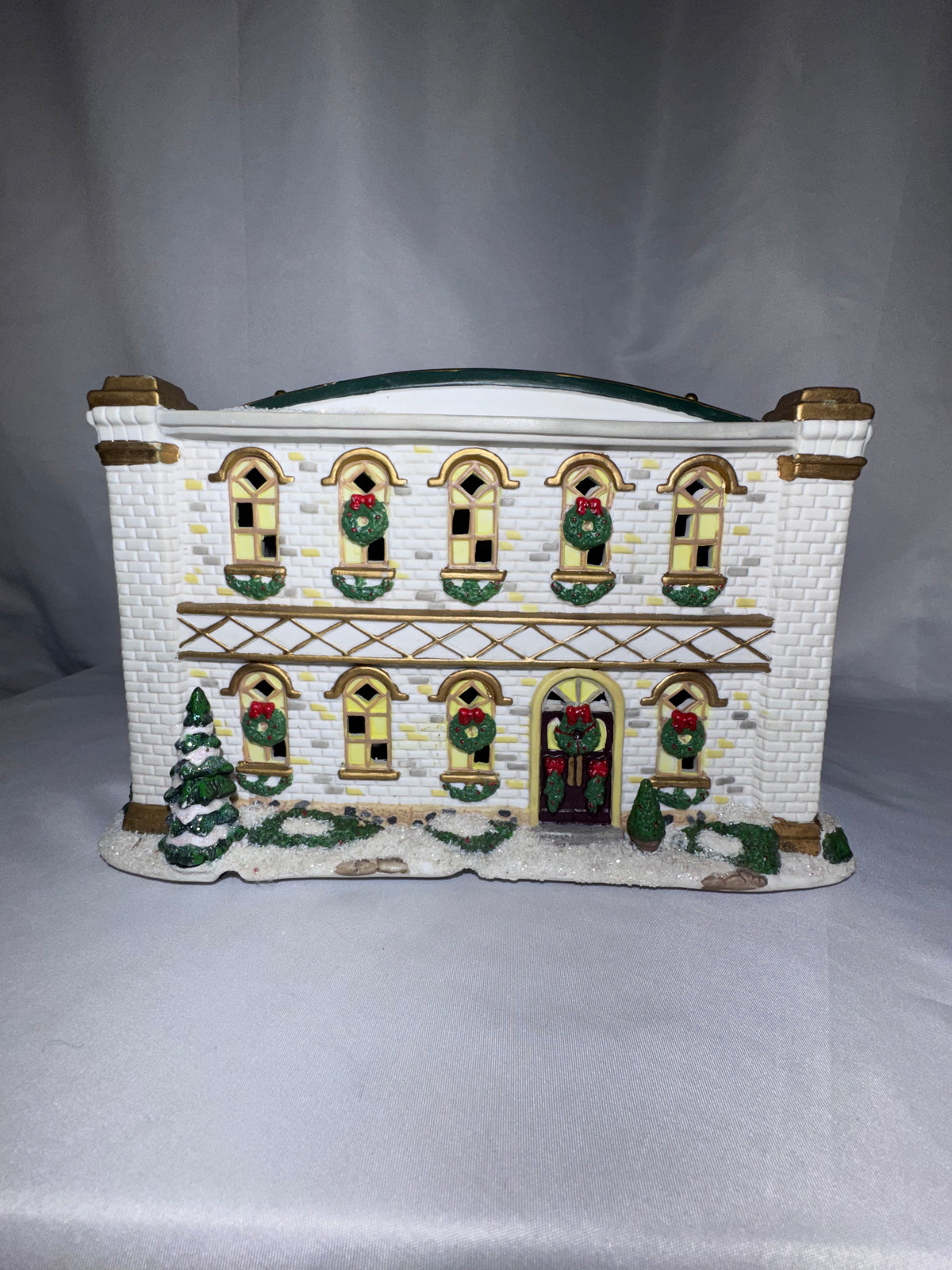 St Nicholas Square Dixon Street Casino 2005 Lighted Christmas Village Building AS IS