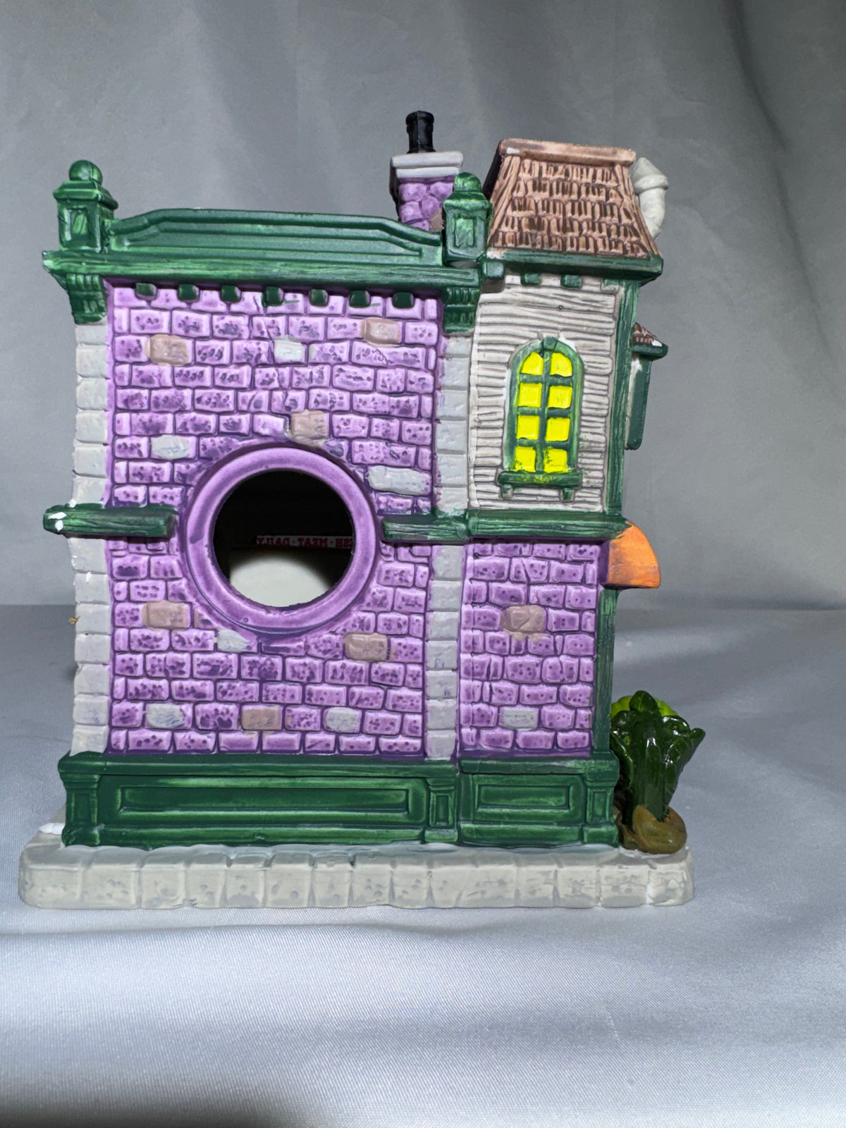 Lemax Spooky Town Ghouly Grocer #95458 – 2019 – Lighted Porcelain Building – Original Box
