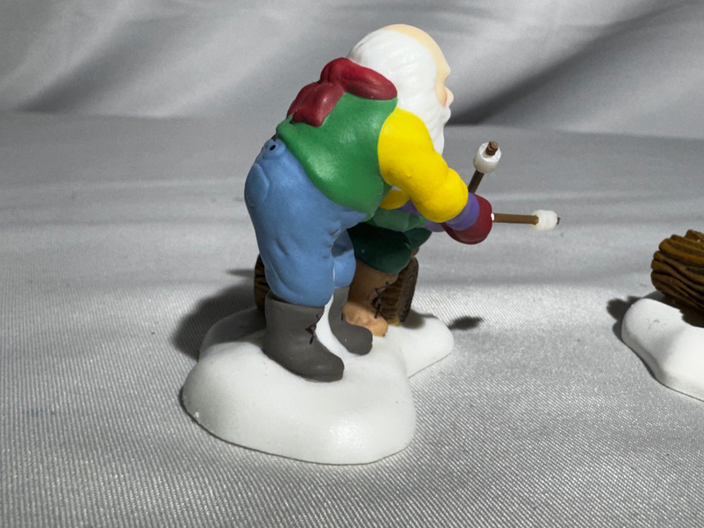 Department 56 North Pole Series – Marshmallows Around the Campfire #56.56712
