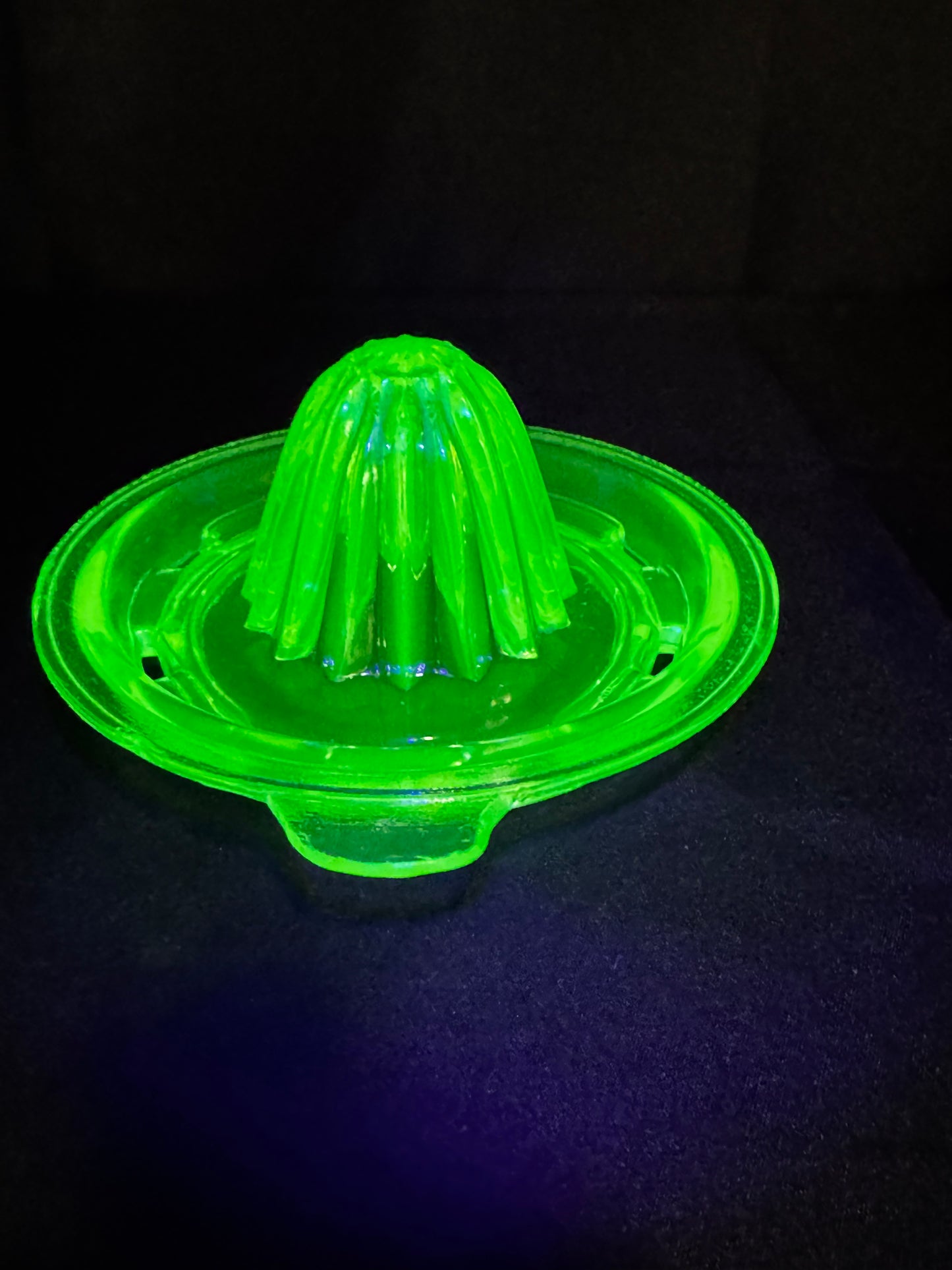 Vintage Uranium Glass Citrus Reamer Juicer Green Depression Glass 5.5” UV Reactive