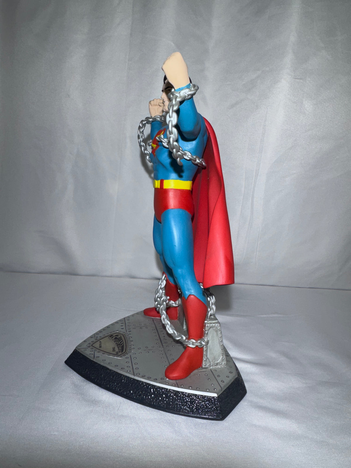 1996 Hallmark DC Super Heroes Golden Age Superman “Man of Steel” Figurine – Limited Edition #13,199/14,500 – Box & COA
