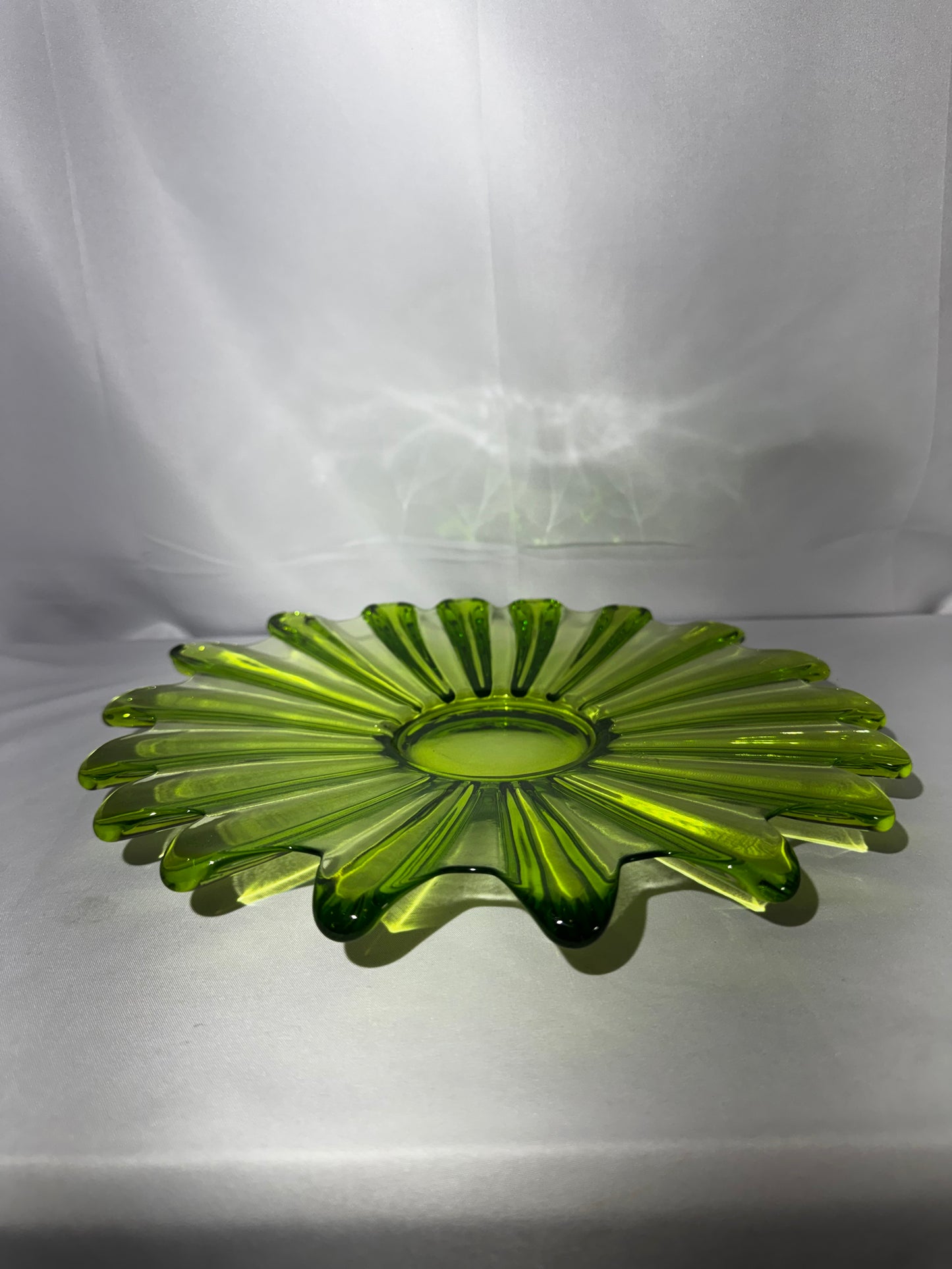 Vintage Federal Glass Celestial Limelight Green Starburst Serving Bowl