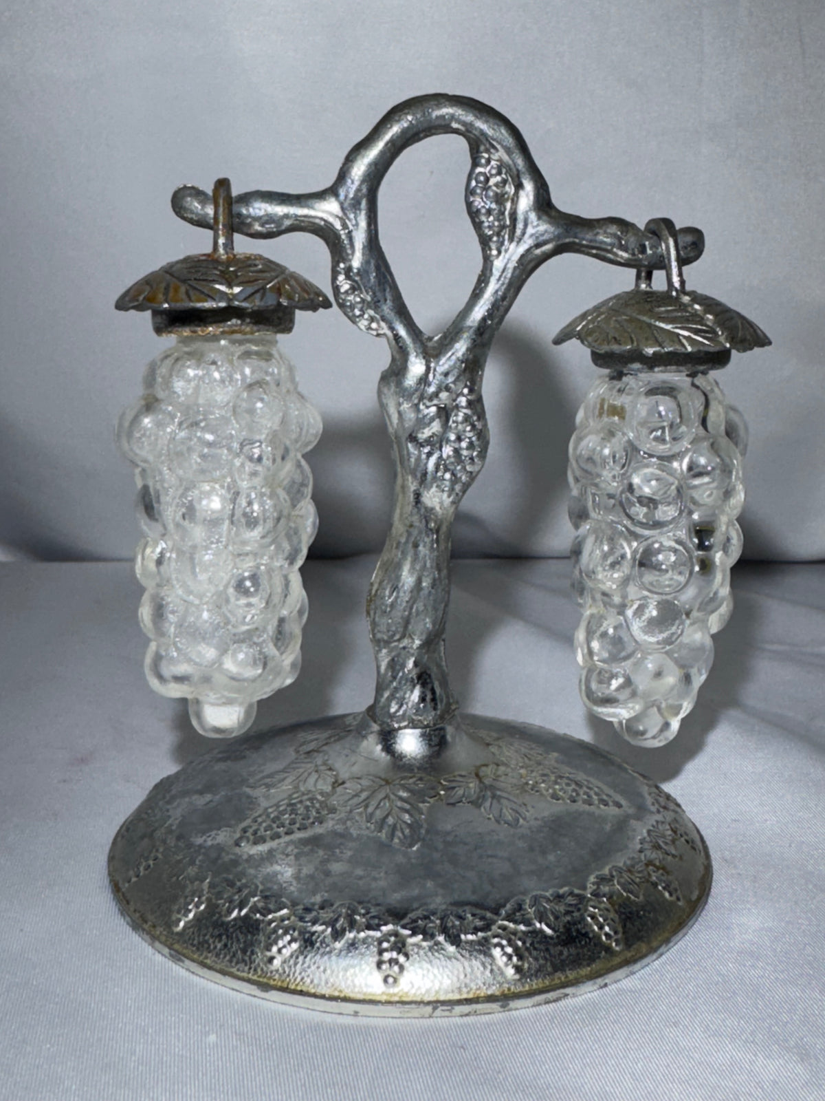 Vintage Clear Glass Hanging Grape Salt & Pepper Shaker Set w/ Metal Tree Stand – Made in Japan