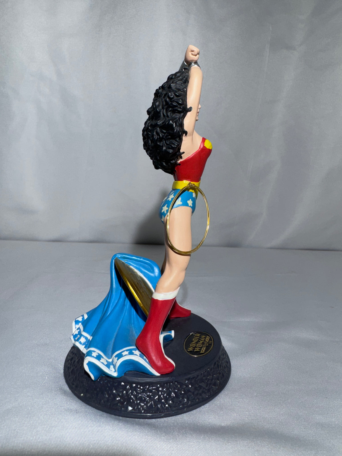 Hallmark 1996 DC Super Heroes Modern Era Wonder Woman Figurine – “Warrior of Strength and Wisdom”