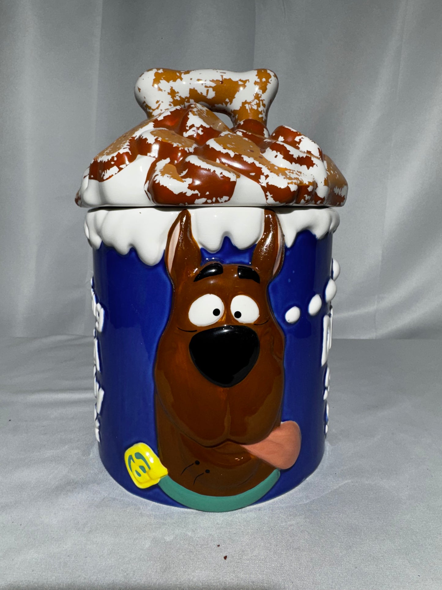 Vintage 1997 Warner Bros. Scooby-Doo Dreaming of a Scooby Snack Cookie Jar Ceramic
