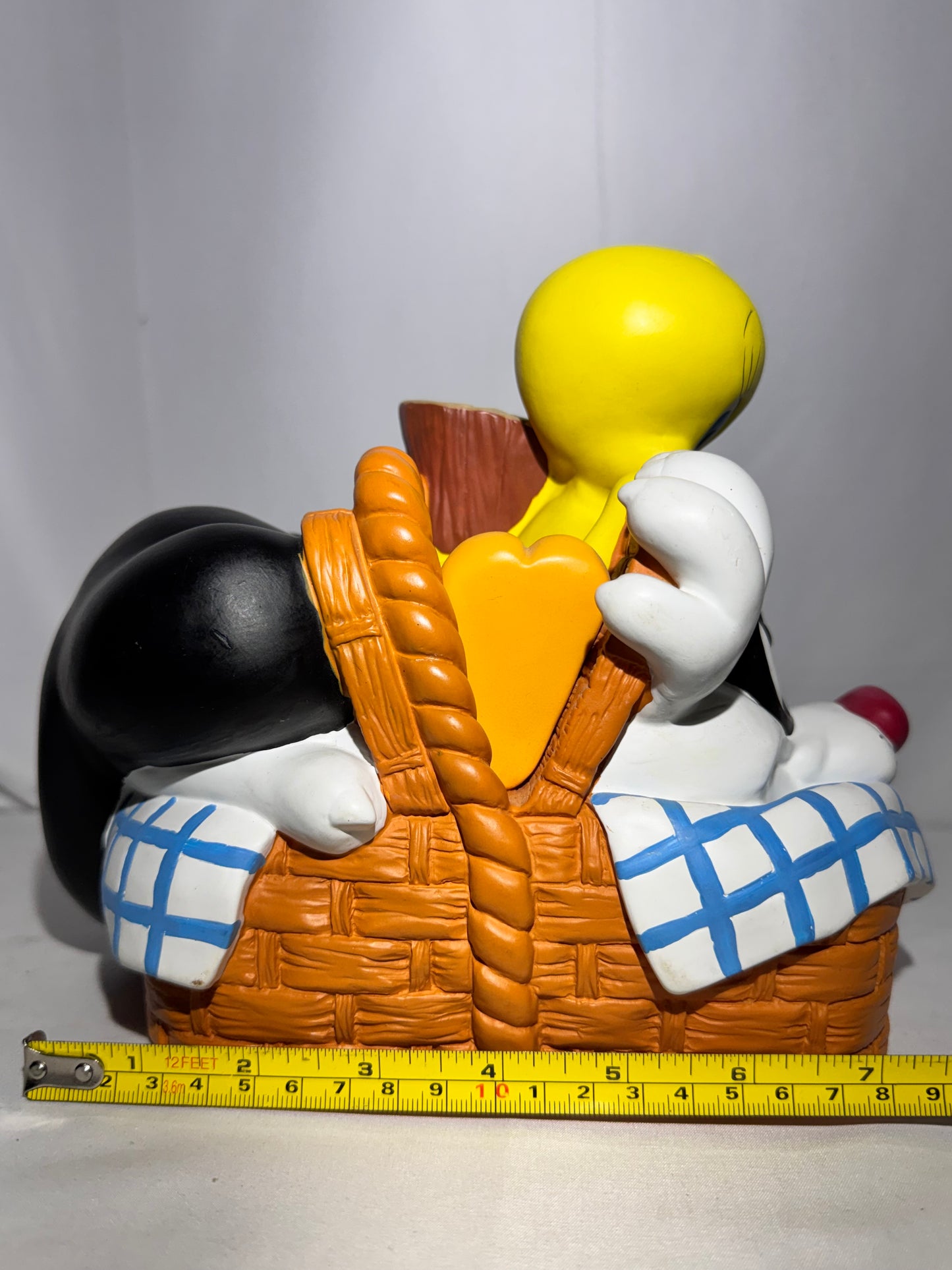 Vintage 1999 Warner Bros Looney Tunes Tweety & Sylvester Picnic Basket Piggy Bank