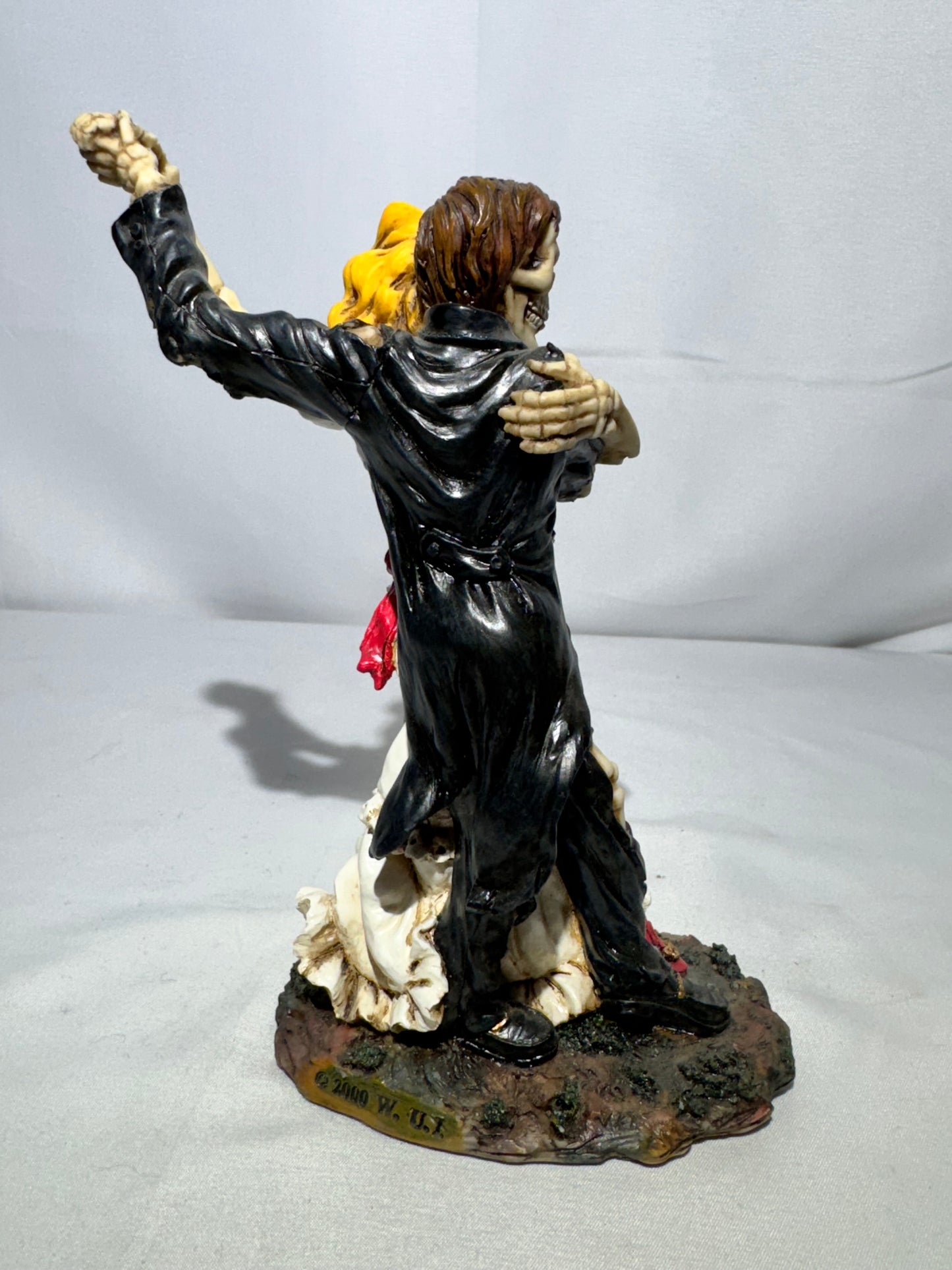 Dancing Skeleton Bride & Groom Figurine – Gothic / Day of the Dead Style - Summit Collection