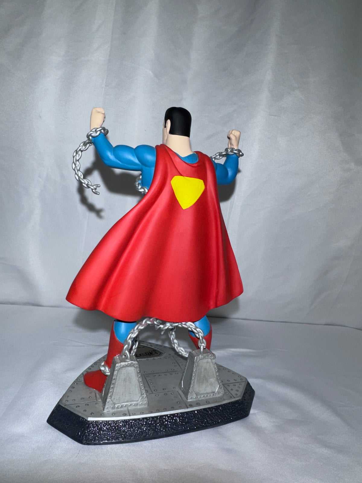 1996 Hallmark DC Super Heroes Golden Age Superman “Man of Steel” Figurine – Limited Edition #13,199/14,500 – Box & COA
