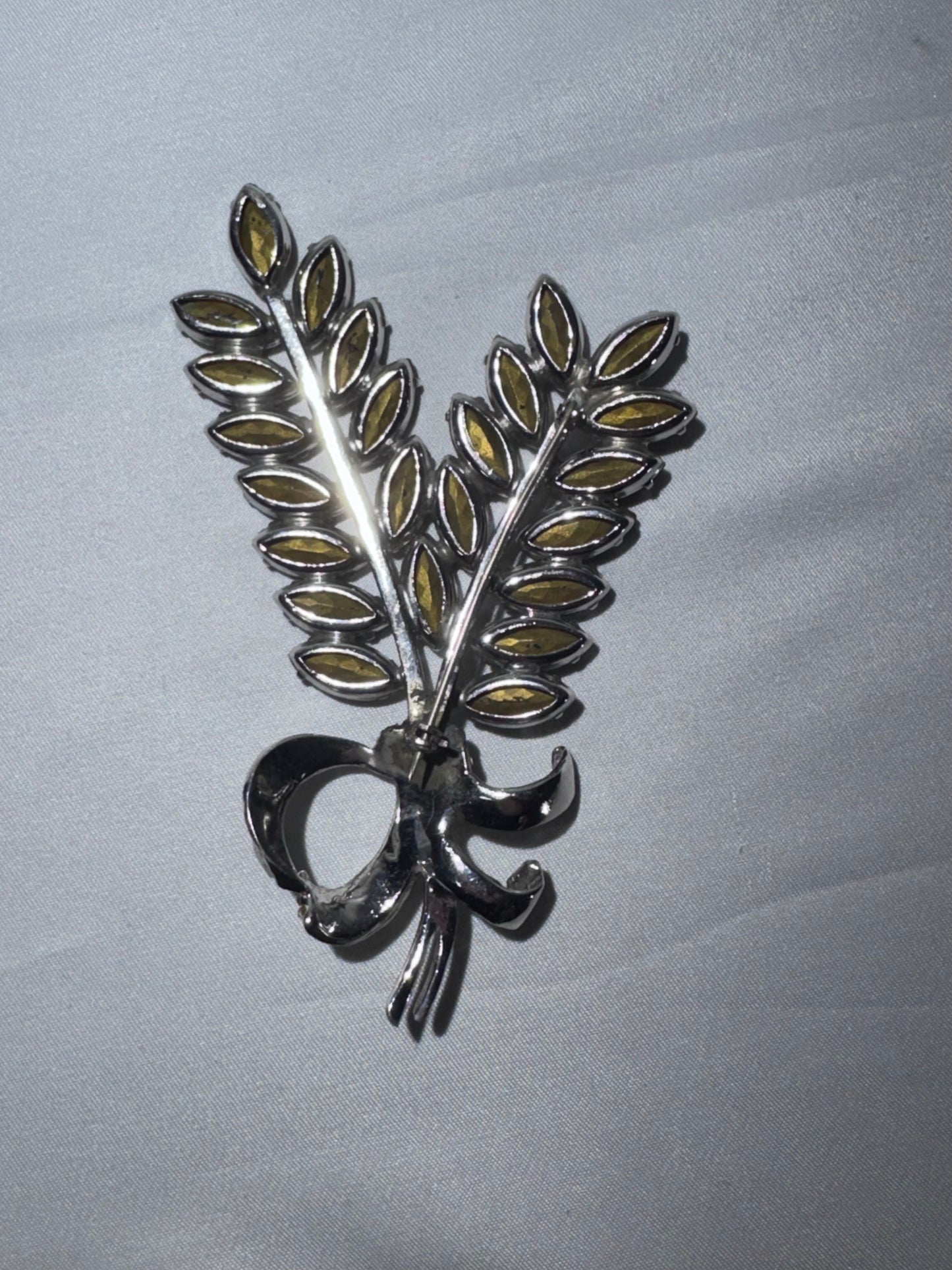 Vintage Silver-Tone Wheat Sheaf Leaf Spray Brooch – Smoky Grey Navette Crystals & Bow