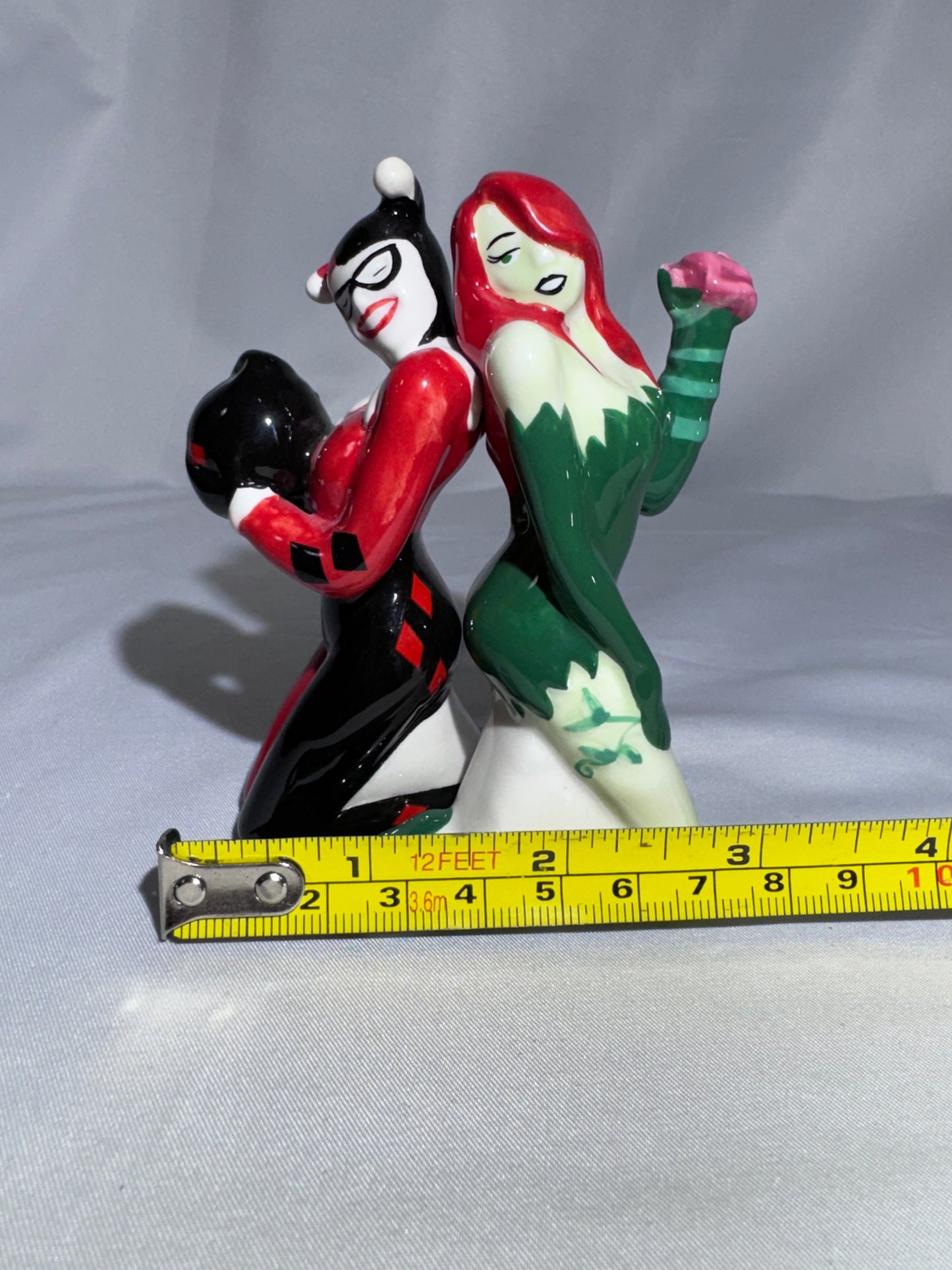 2014 Westland DC Comics Harley Quinn Poison Ivy Magnetic Salt Pepper Set