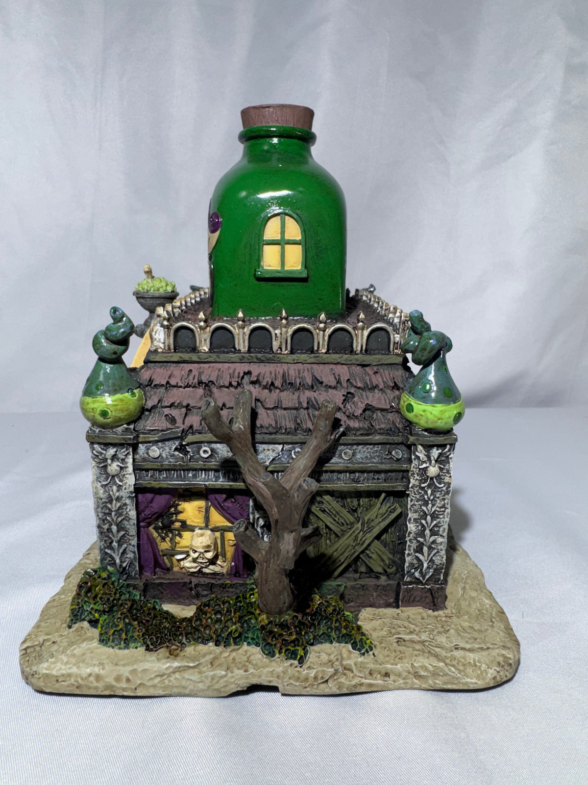 Hawthorne Village The Munsters “Vita-Moan Pharmacy” Halloween Village Building – 2005