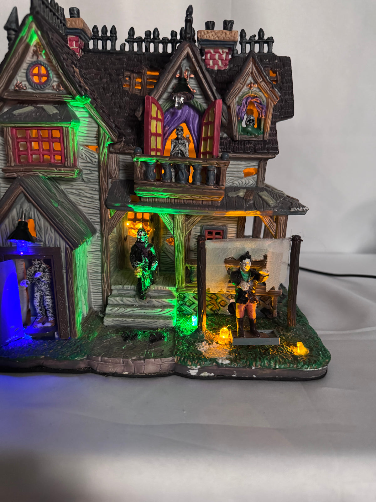 Lemax Spooky Town Boogiemen’s Hangout #65438 — Retired 2006 Halloween Village