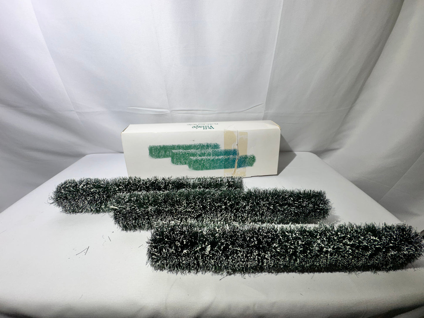 Department 56 Village Flexible Sisal Hedge – Set of 3 – Original Box (Box Repaired)