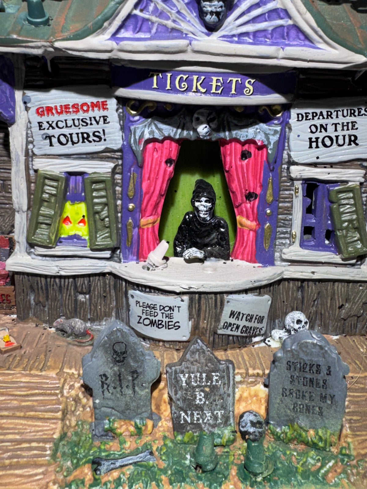 Lemax Spooky Town Cemetery Tours #25327 – Retired 2012 Animated & Lighted Halloween Village