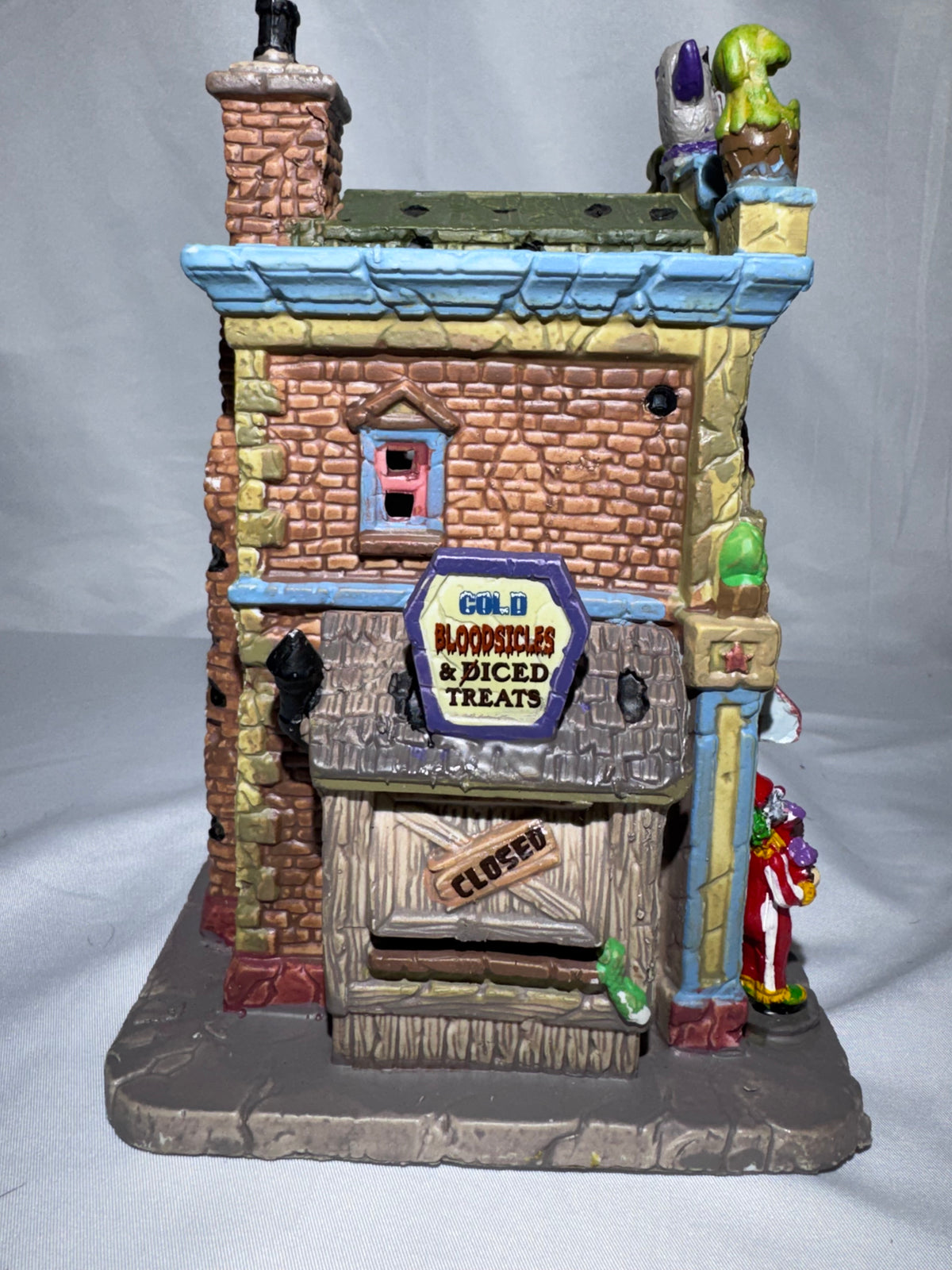 Lemax Spooky Town Frosty’s Ice Scream Shop #25370 – Retired 2012–2015 – Original Box