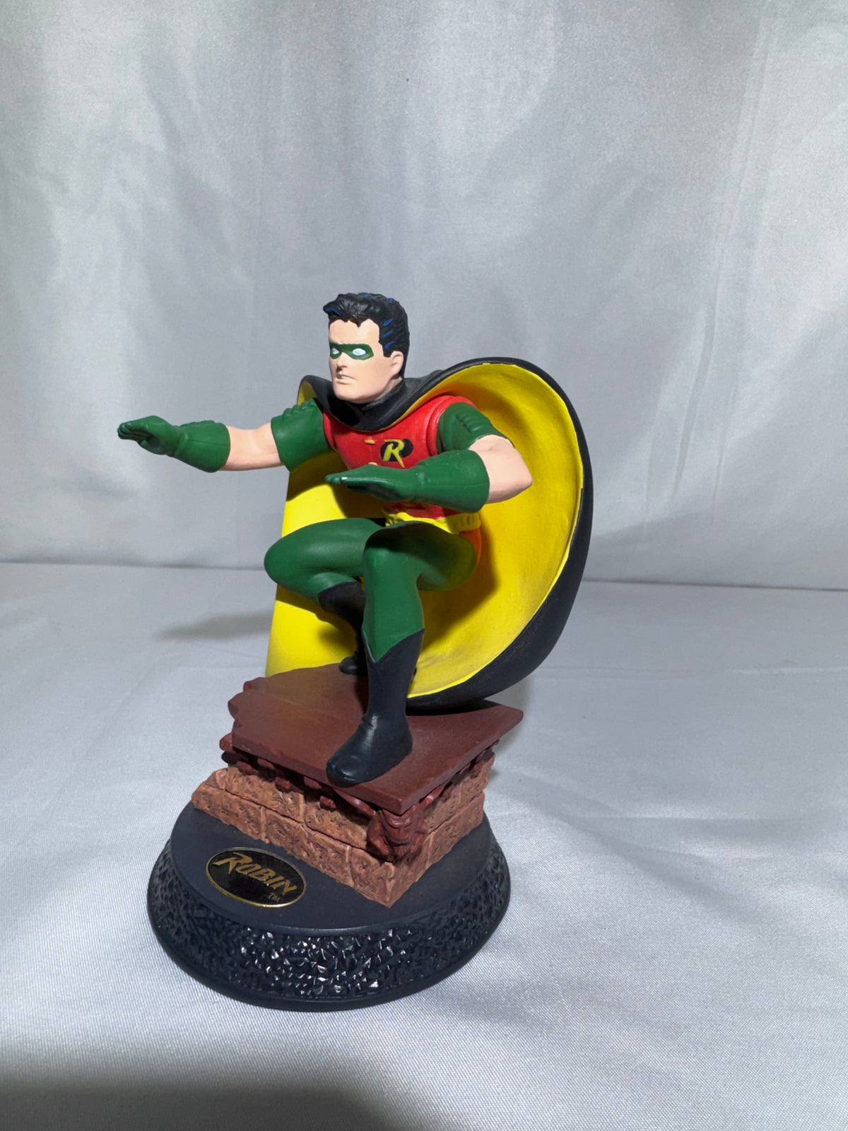 Hallmark 1996 DC Super Heroes Modern Era Robin Figurine – “World’s Bravest Teenager”