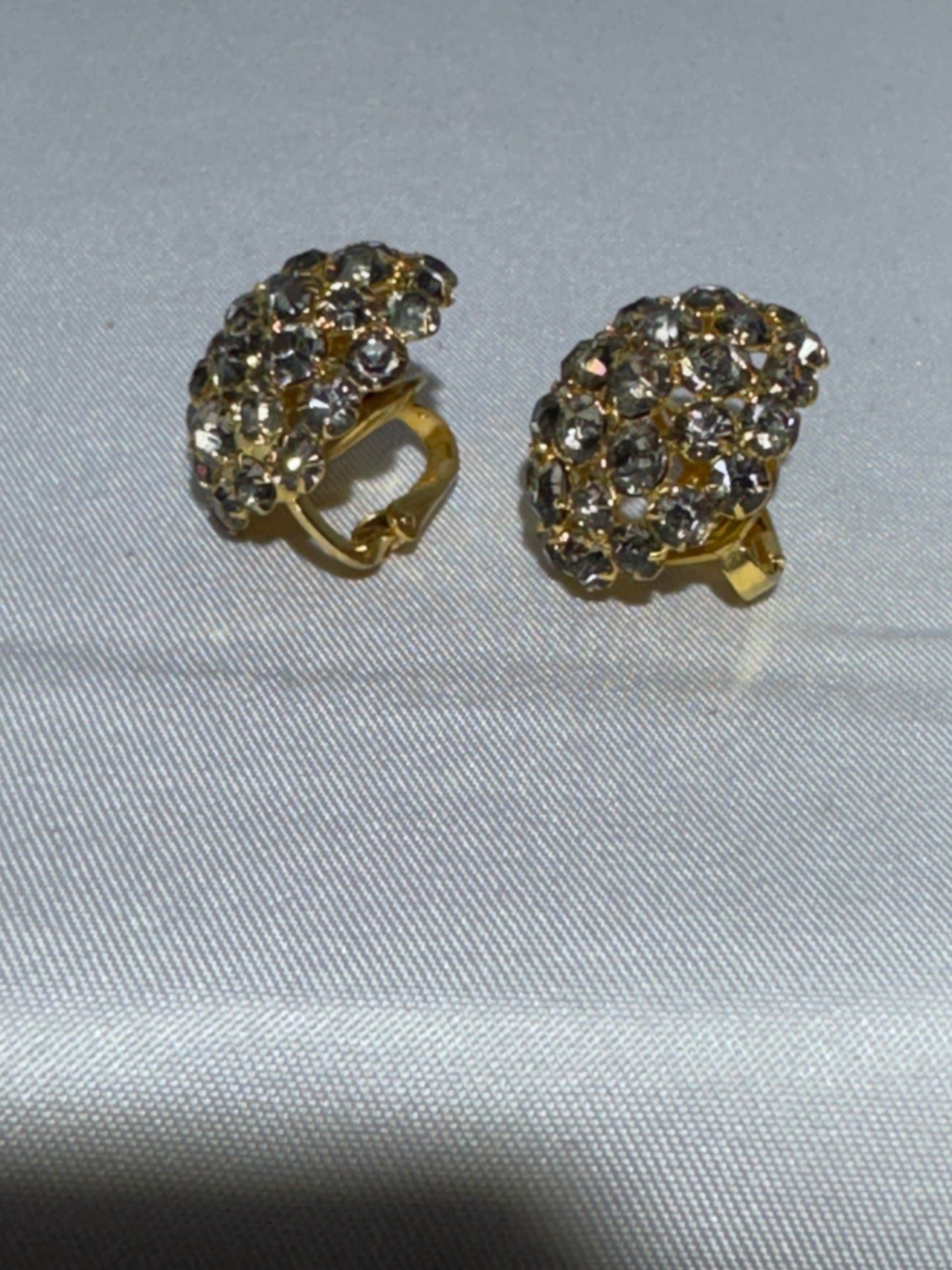 Vintage 1940s Castlecliff Clip-On Earrings – Gold-Tone Dome with Blue-Gray Rhinestones