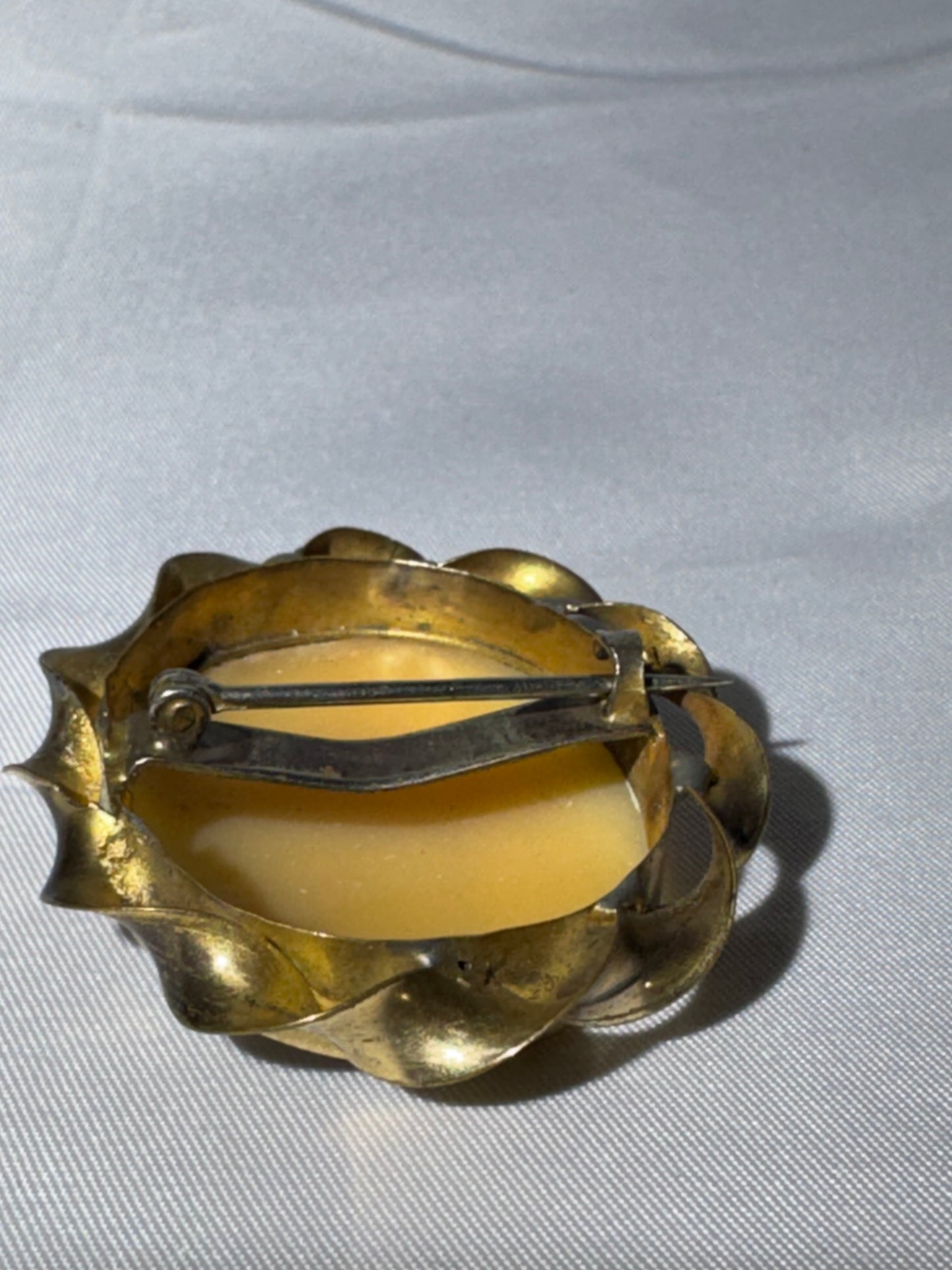 Antique/Vintage Victorian-Style Carved Shell Cameo Brooch – Rebecca at the Well – Gold-Tone Frame