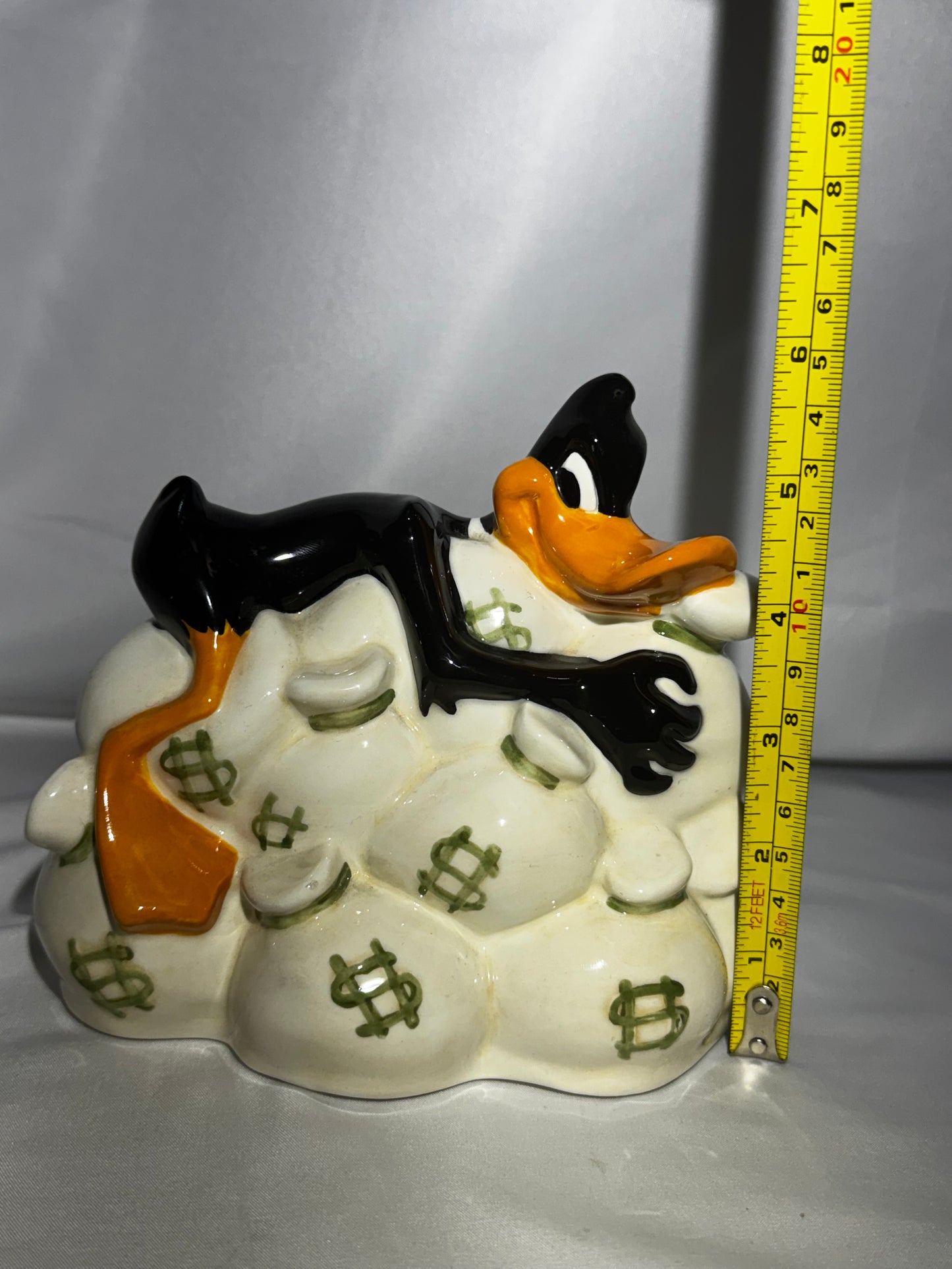 Vintage 1995 Warner Bros Looney Tunes Daffy Duck Ceramic Money Bank Collectible￼