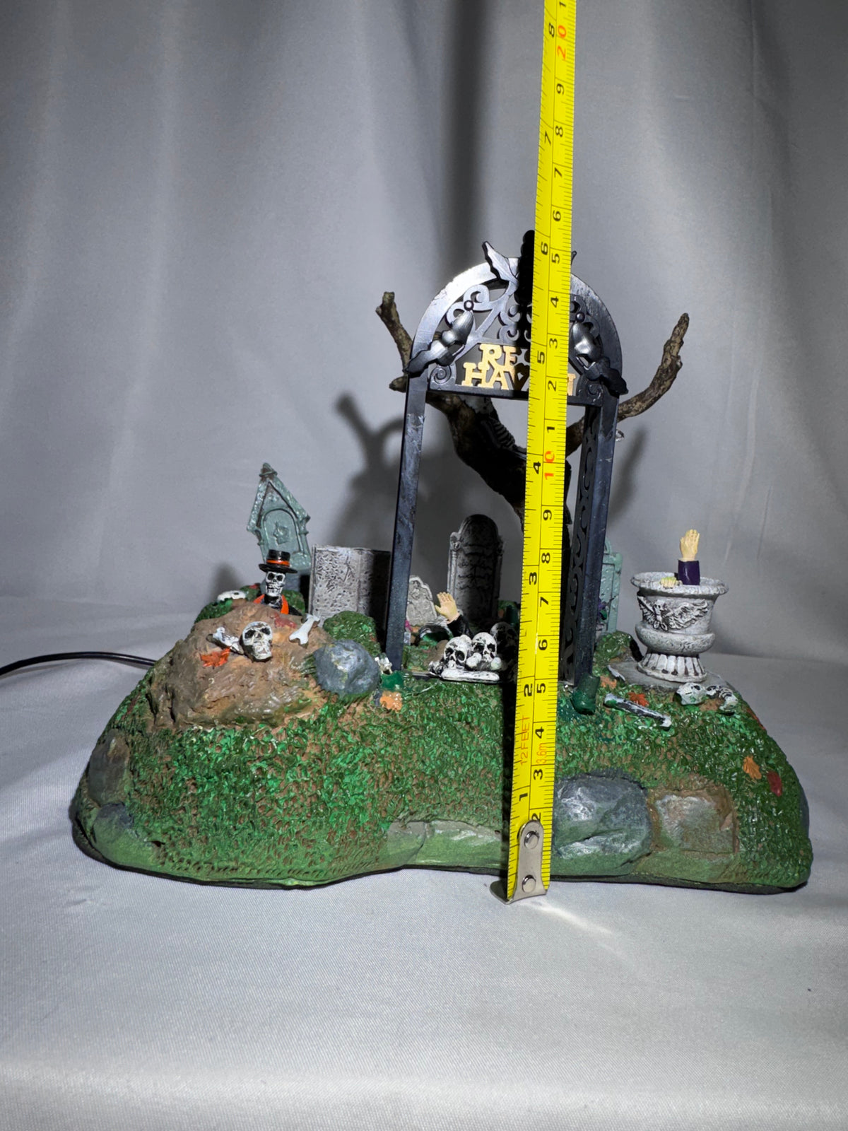 Lemax Spooky Town Restless Tombstones Animated Table Accent #74605 – 2007 – Retired
