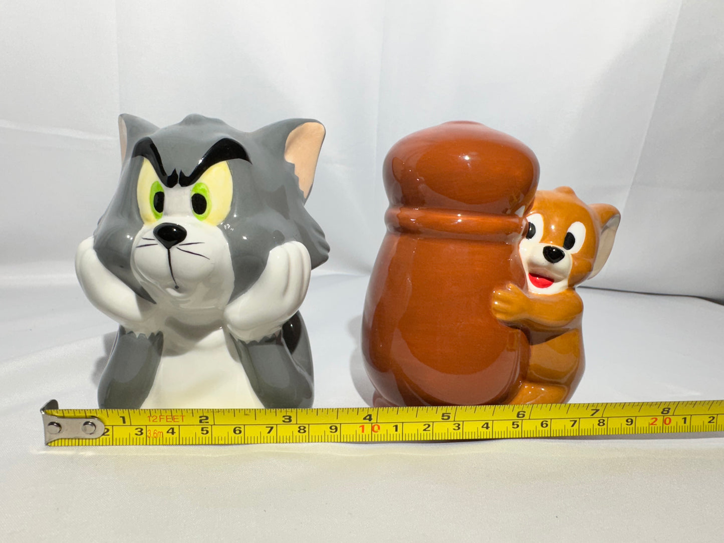 Vintage Tom and Jerry Salt & Pepper Shaker Set – 2001 Hanna-Barbera – Original Stoppers