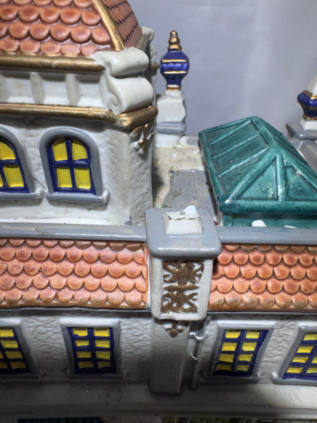 Lemax Caddington Village Old Pacific Theater #05451 – Retired Lighted Porcelain Building (2000)