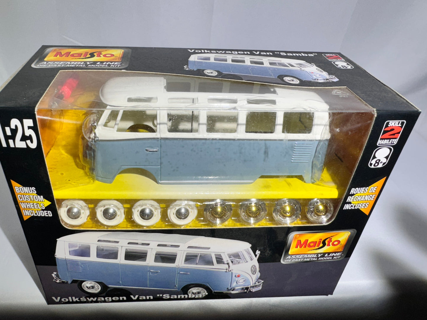 Volkswagen Van “Samba” – 1:25 Scale Maisto Assembly Line Diecast Model Kit (2001)