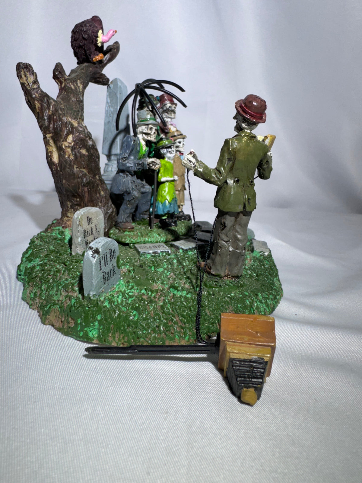 Lemax Spooky Town “Funeral Photo” Figurine Set #93713 – 2009 Retired Halloween