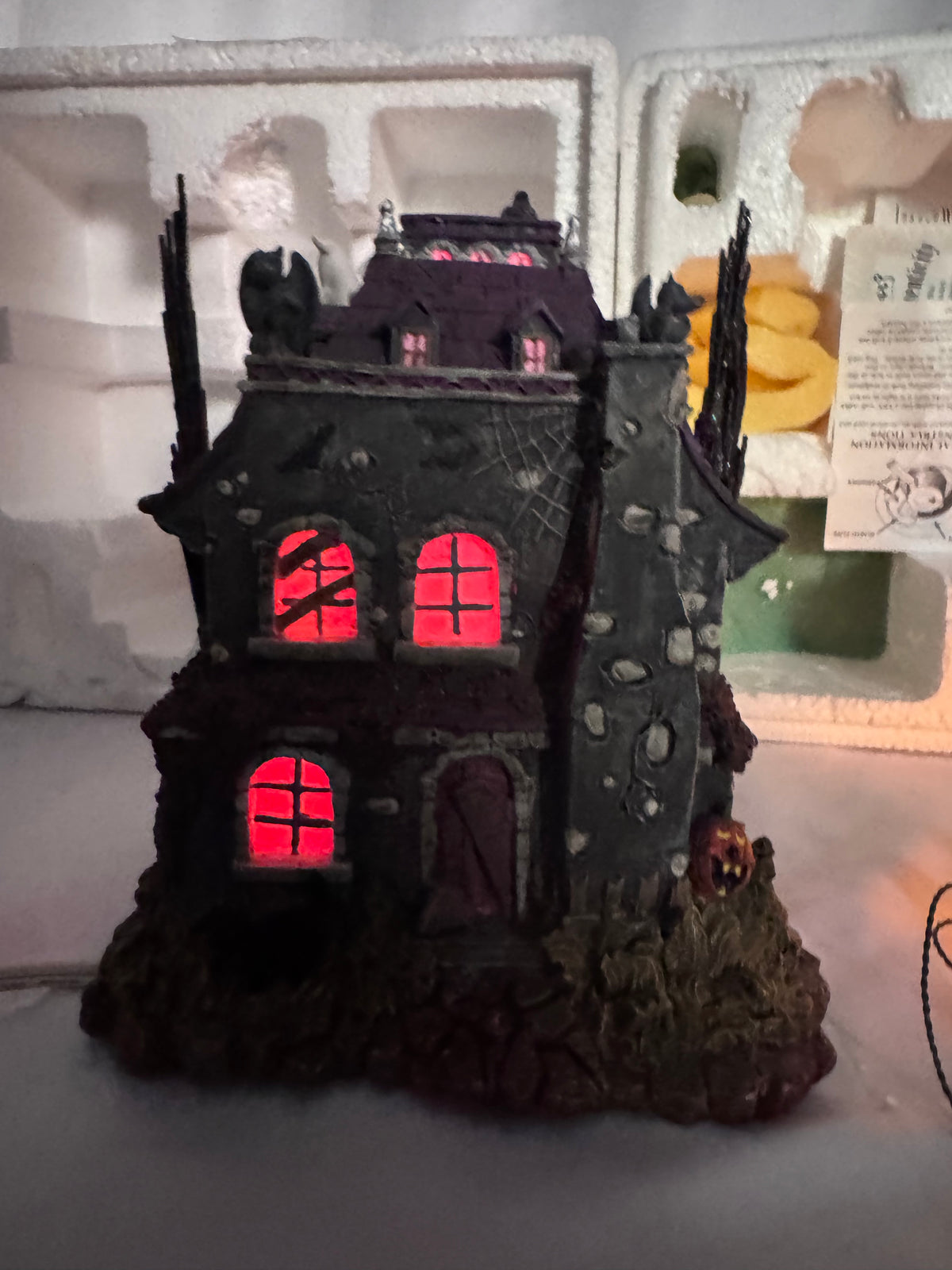Hawthorne Village The Munsters Halloween Village – Grandpa’s Touch of Transylvania Hotel – 2004