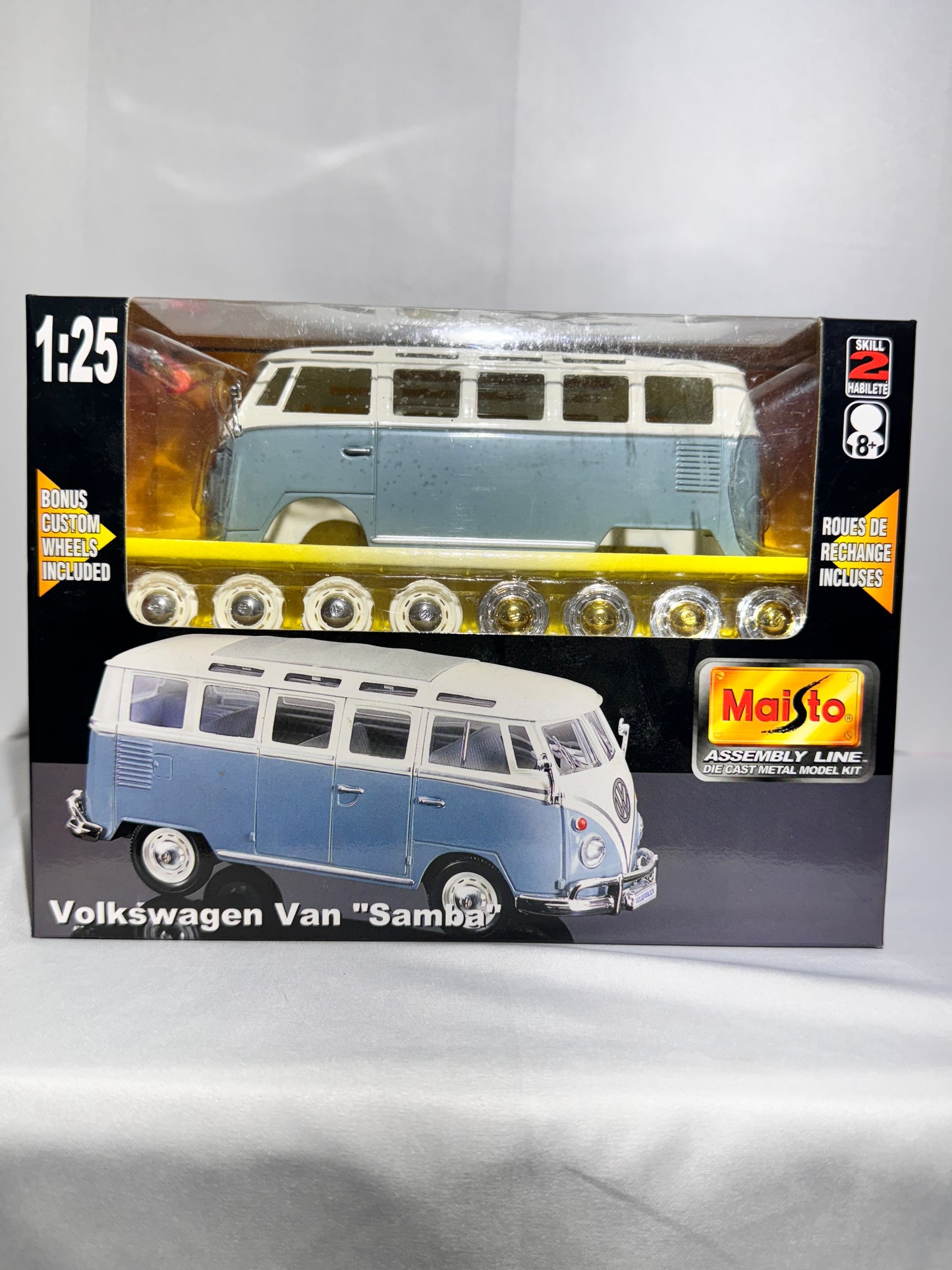 Volkswagen Van “Samba” – 1:25 Scale Maisto Assembly Line Diecast Model Kit (2001)
