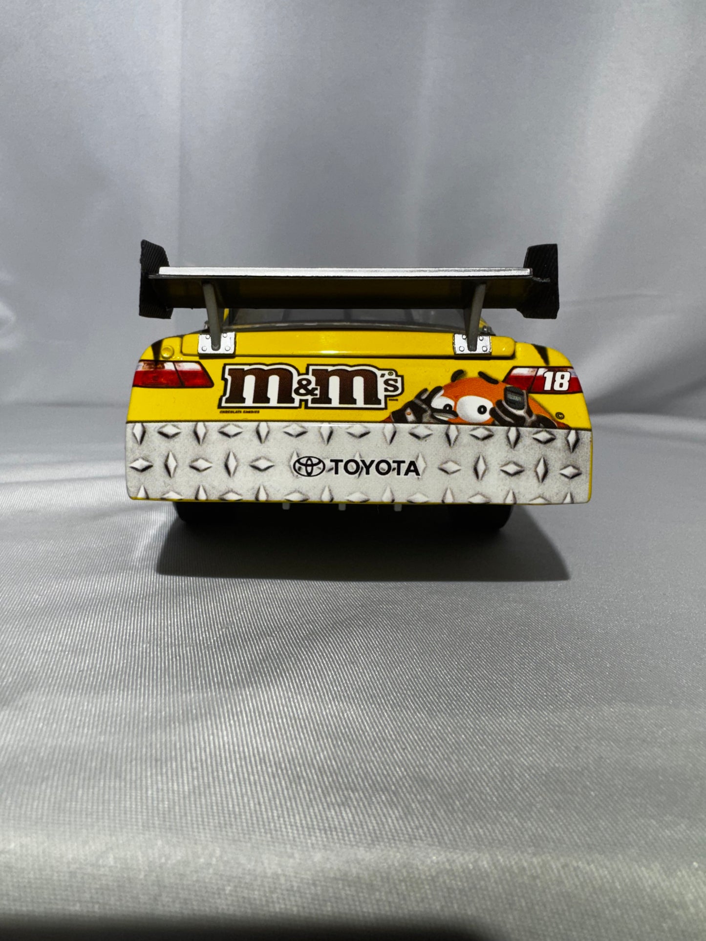 2009 Kyle Busch #18 M&M’s Toyota Camry 1:24 Action Platinum Series Diecast w/ Box
