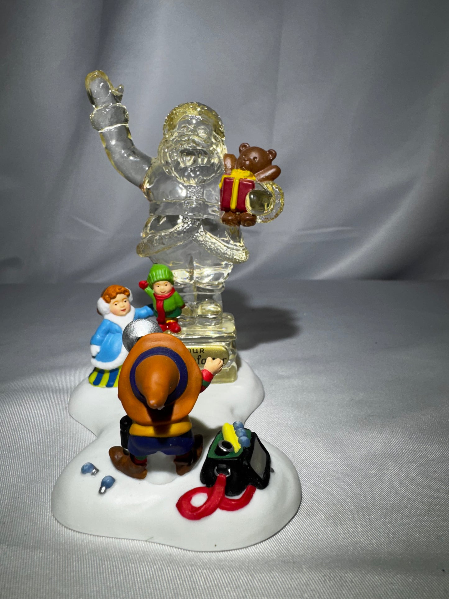 Department 56 North Pole Village Kringle Street Town Santa #56.56869 Retired w/ Box