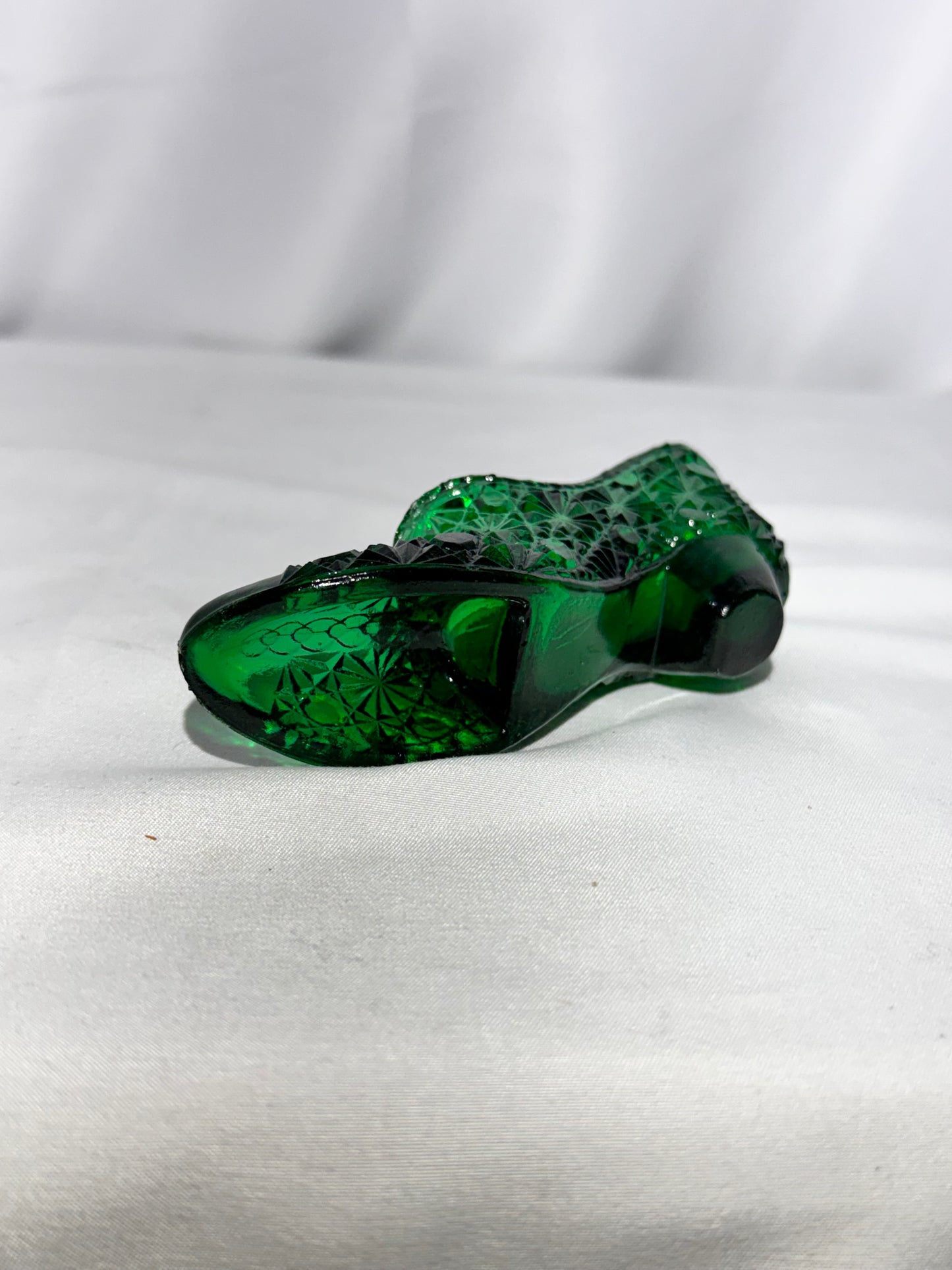 Fenton Art Glass Daisy & Button Slipper Figurine – Emerald / Forest Green