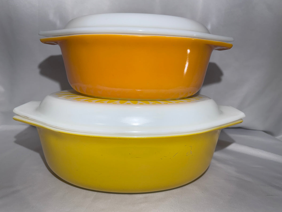 Vintage Pyrex Daisy Sunflower Mixing Bowls & Covered Casserole Dishes – 1970s – Set of 9 Pieces