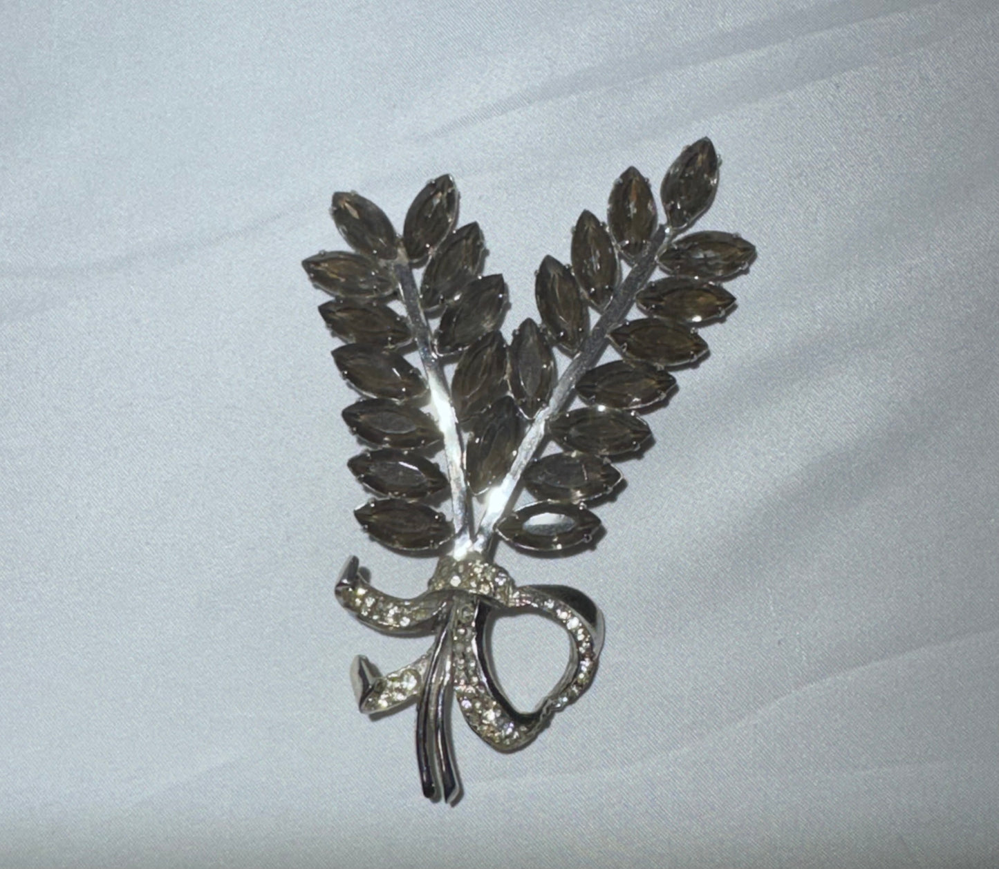 Vintage Silver-Tone Wheat Sheaf Leaf Spray Brooch – Smoky Grey Navette Crystals & Bow