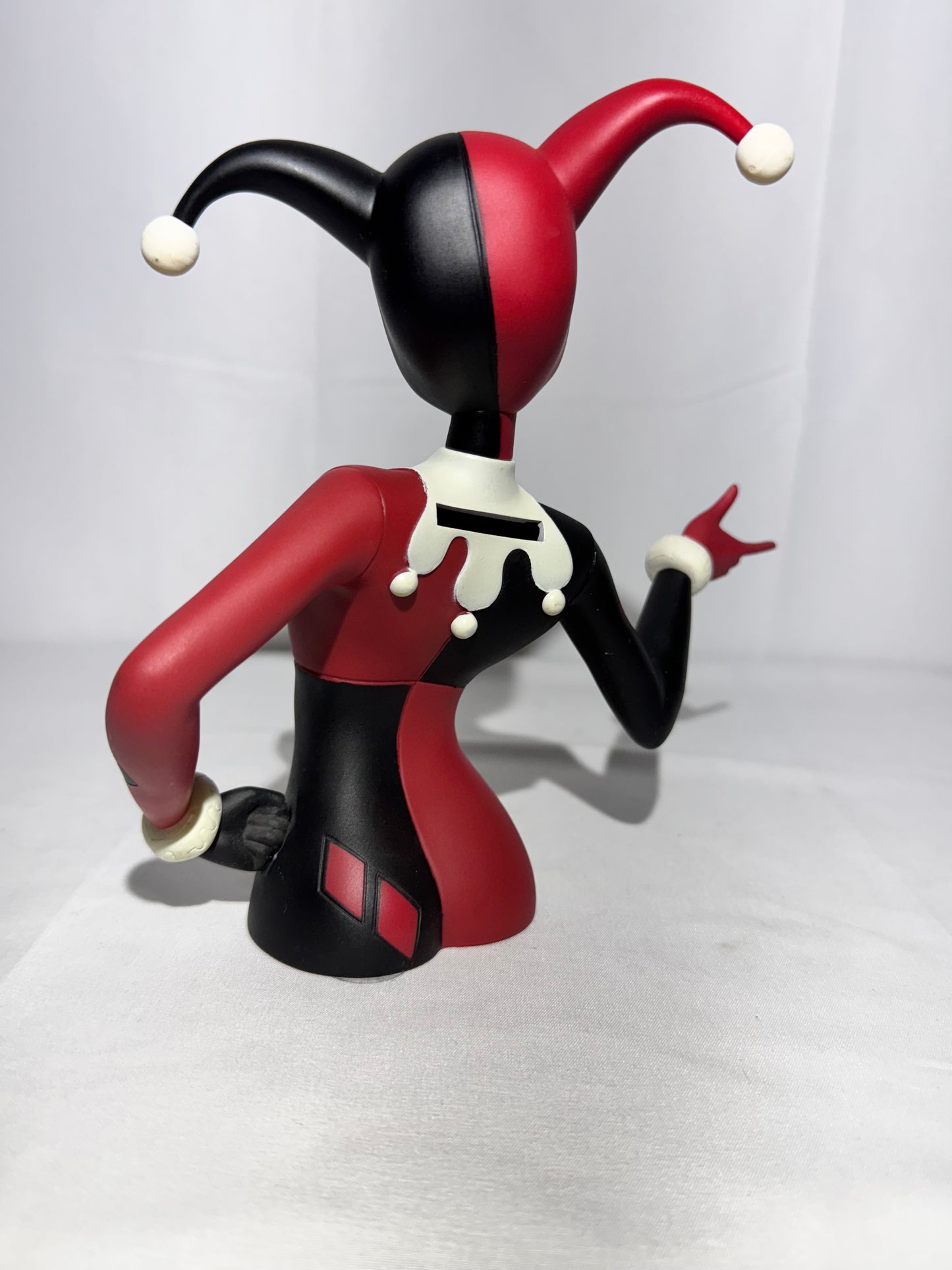 Harley Quinn Vinyl Bust Bank – Batman: The Animated Series – DC Comics / Warner Bros.