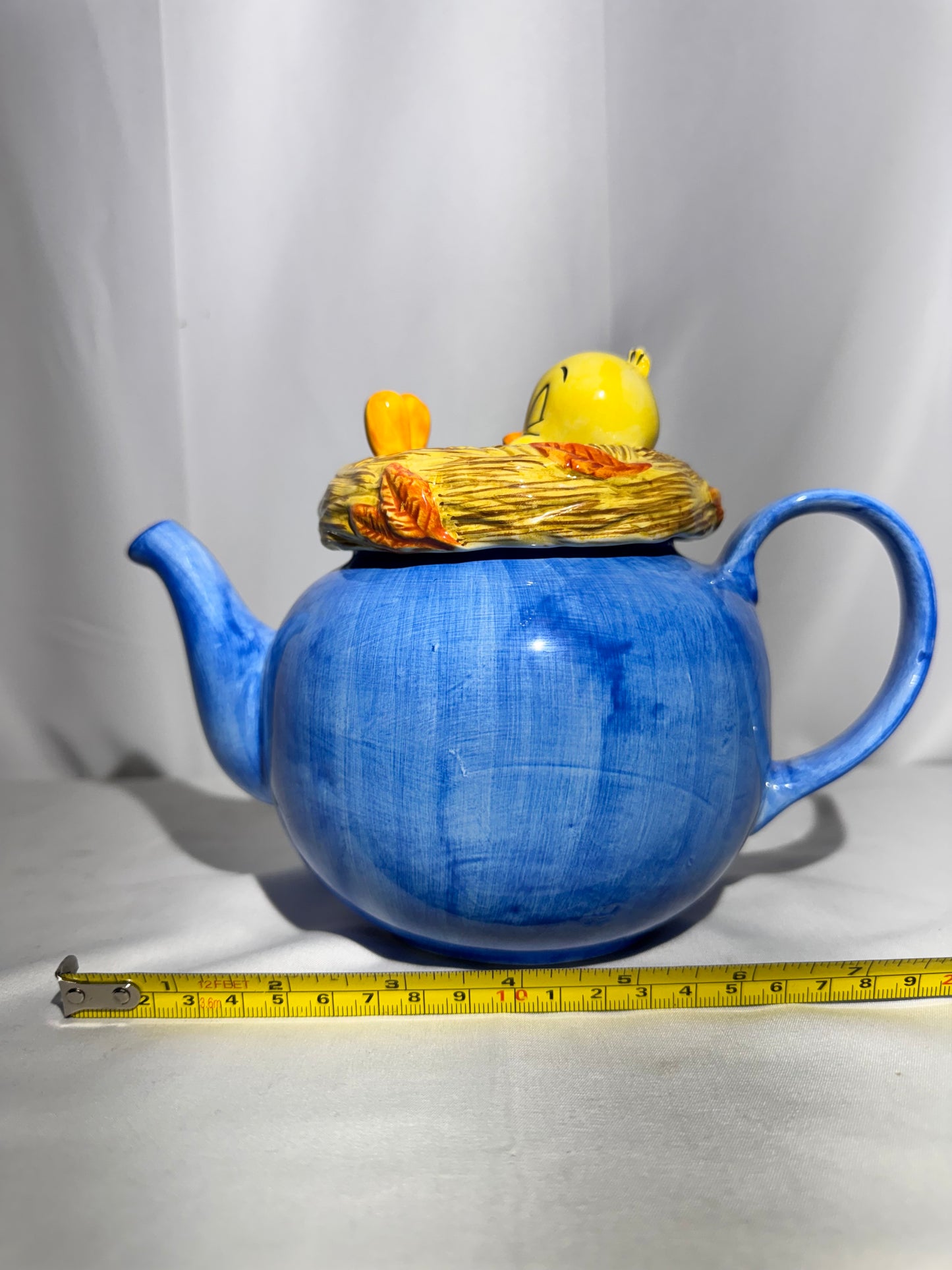 Looney Tunes Tweety Bird Teapot – Warner Bros. 1998 – No Chips or Cracks
