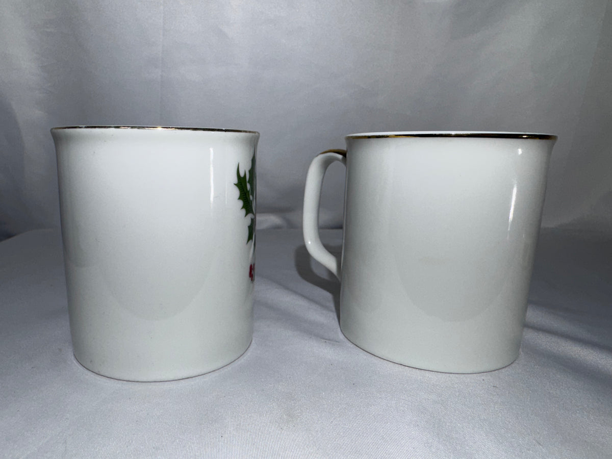 Vintage Kashima Christmas Holly Porcelain Coffee Mugs – Set of 2 – Gold Trim – Made in Japan