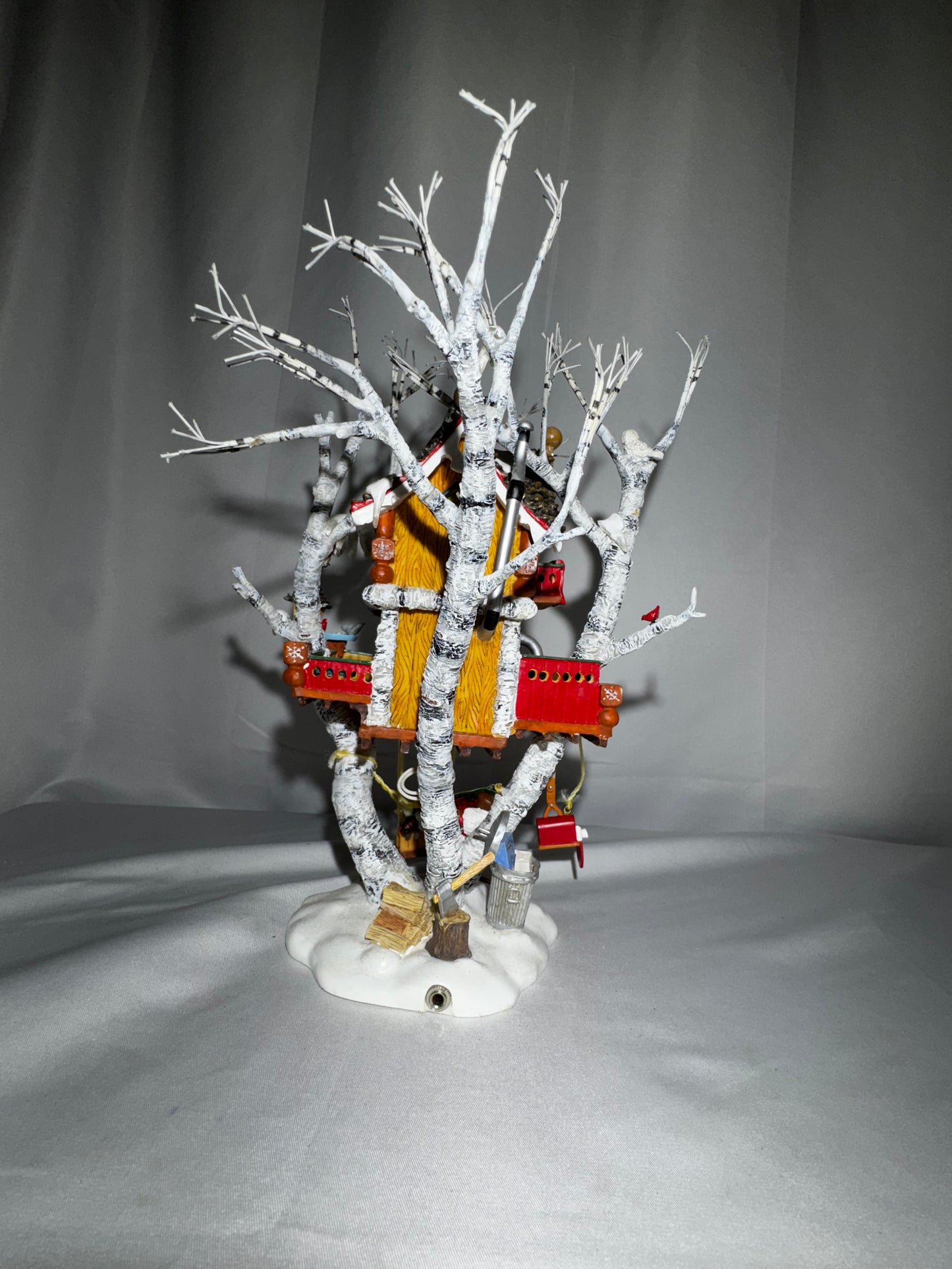 Department 56 North Pole Woods “Santa’s Retreat” Lighted Tree House – Retired Collectible