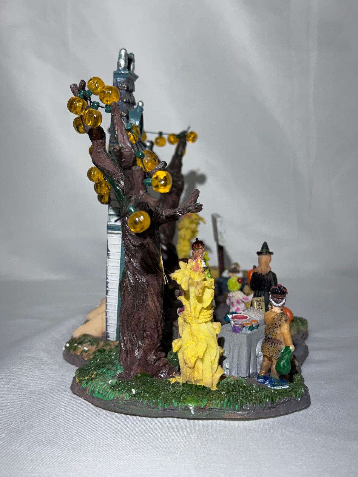 Lemax Spooky Town Halloween Festival #43422 – Retired 2004 – Original Box